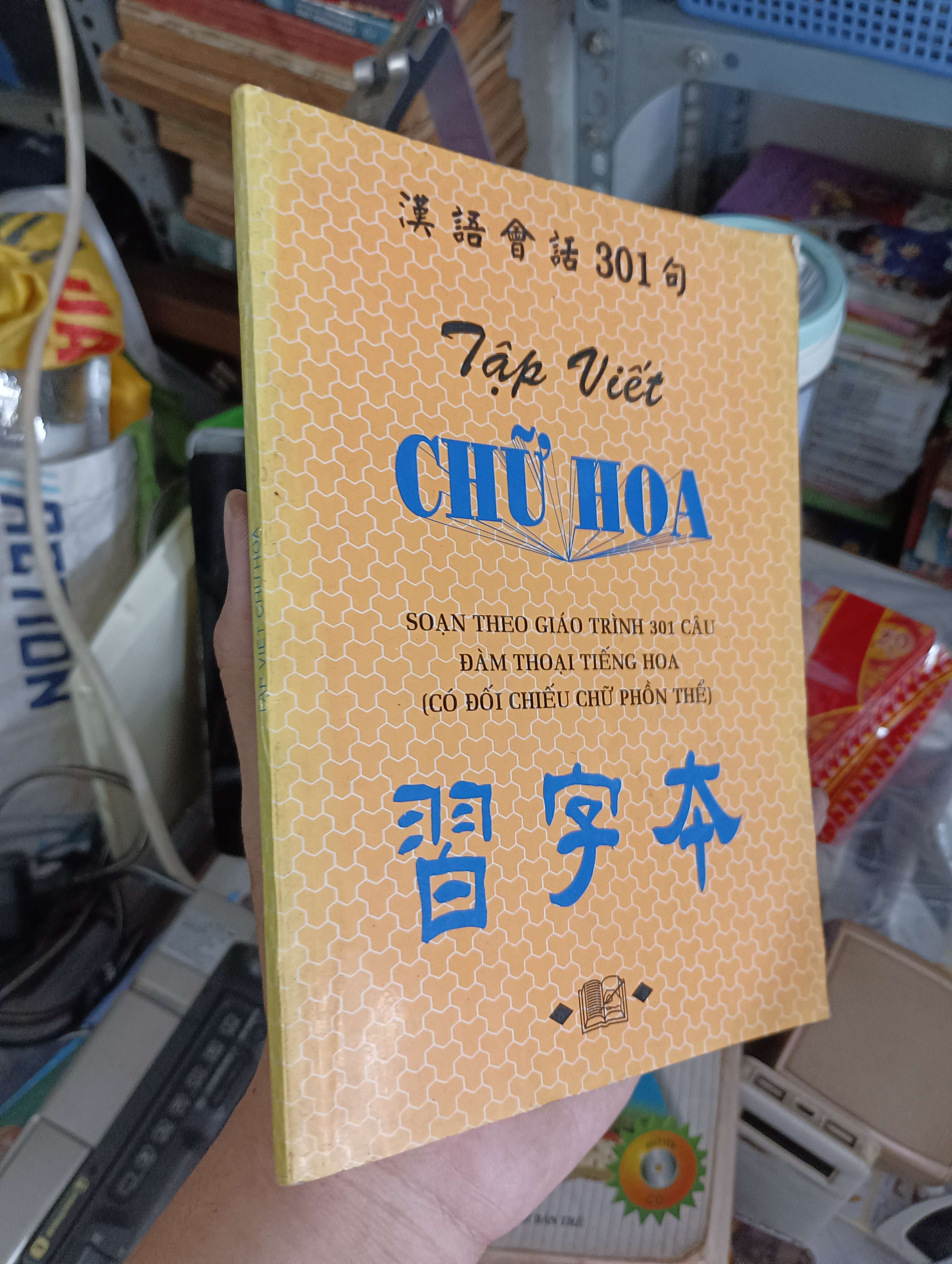 Tập Viết Chữ Hoa 2000 (Sách học ngoại ngữ) KSX