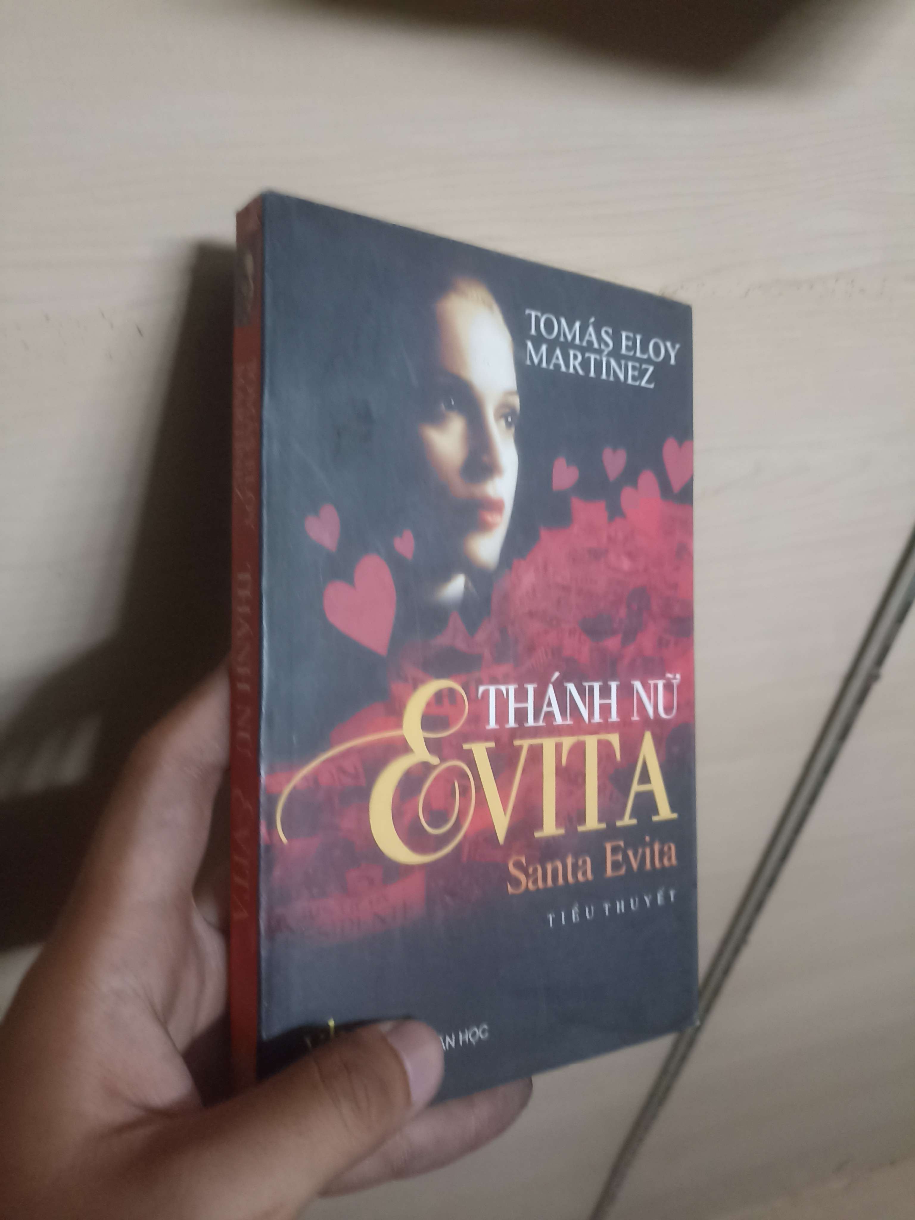 Thánh nữ Evita - Santa Evita Mới 80% (Sách văn học) VAVO