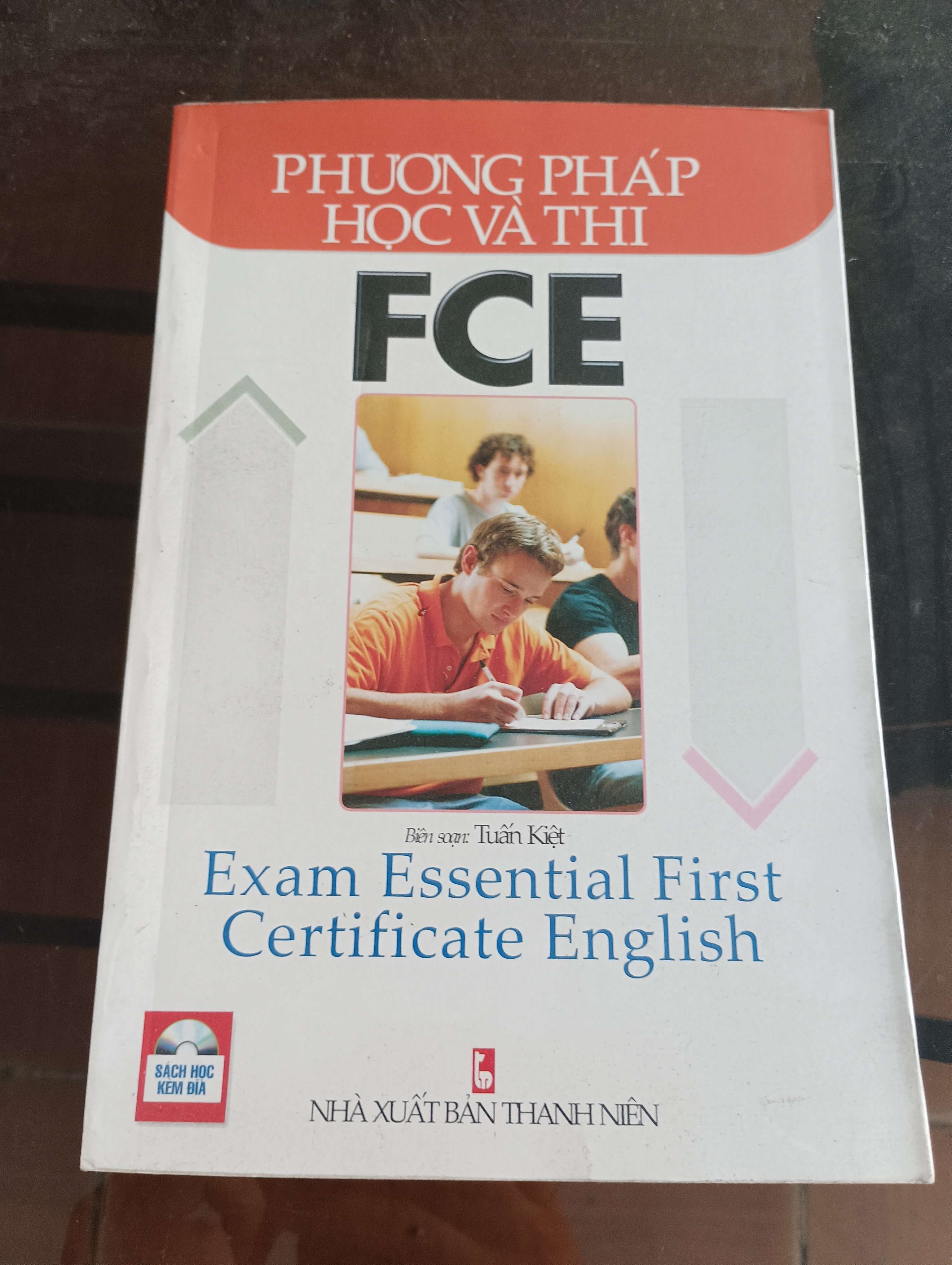 Phương Pháp Học Và Thi FCE (Exam Essential First Certificate English) - Tuấn Kiệt Mới 90% 2012 (Sách học ngoại ngữ) VAVO