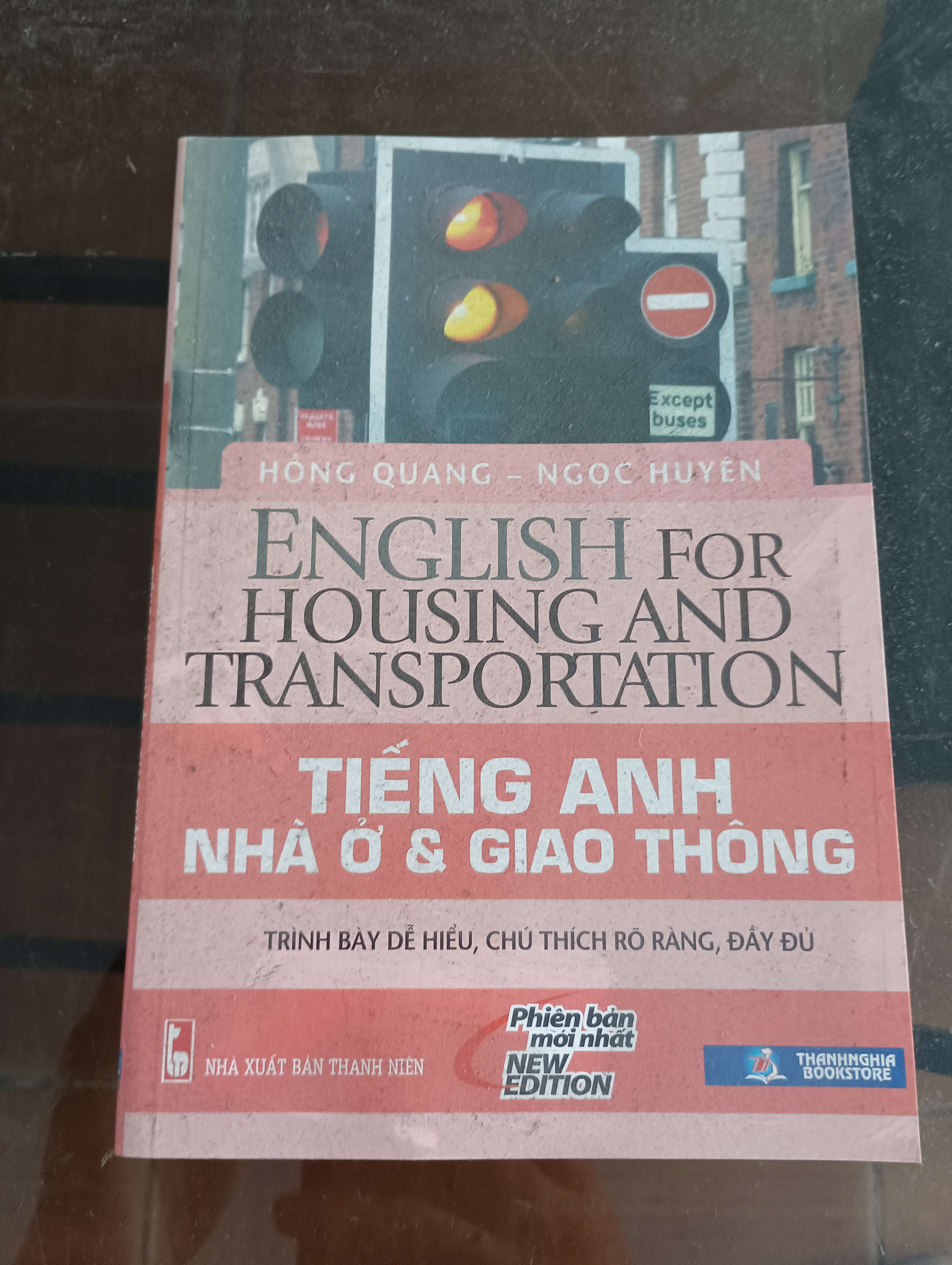 English for Housing and Transportation - Tiếng Anh Nhà ở & Giao thông - Hồng Quang – Ngọc Huyền Mới 90% 2014 (Sách học ngoại ngữ) VAVO