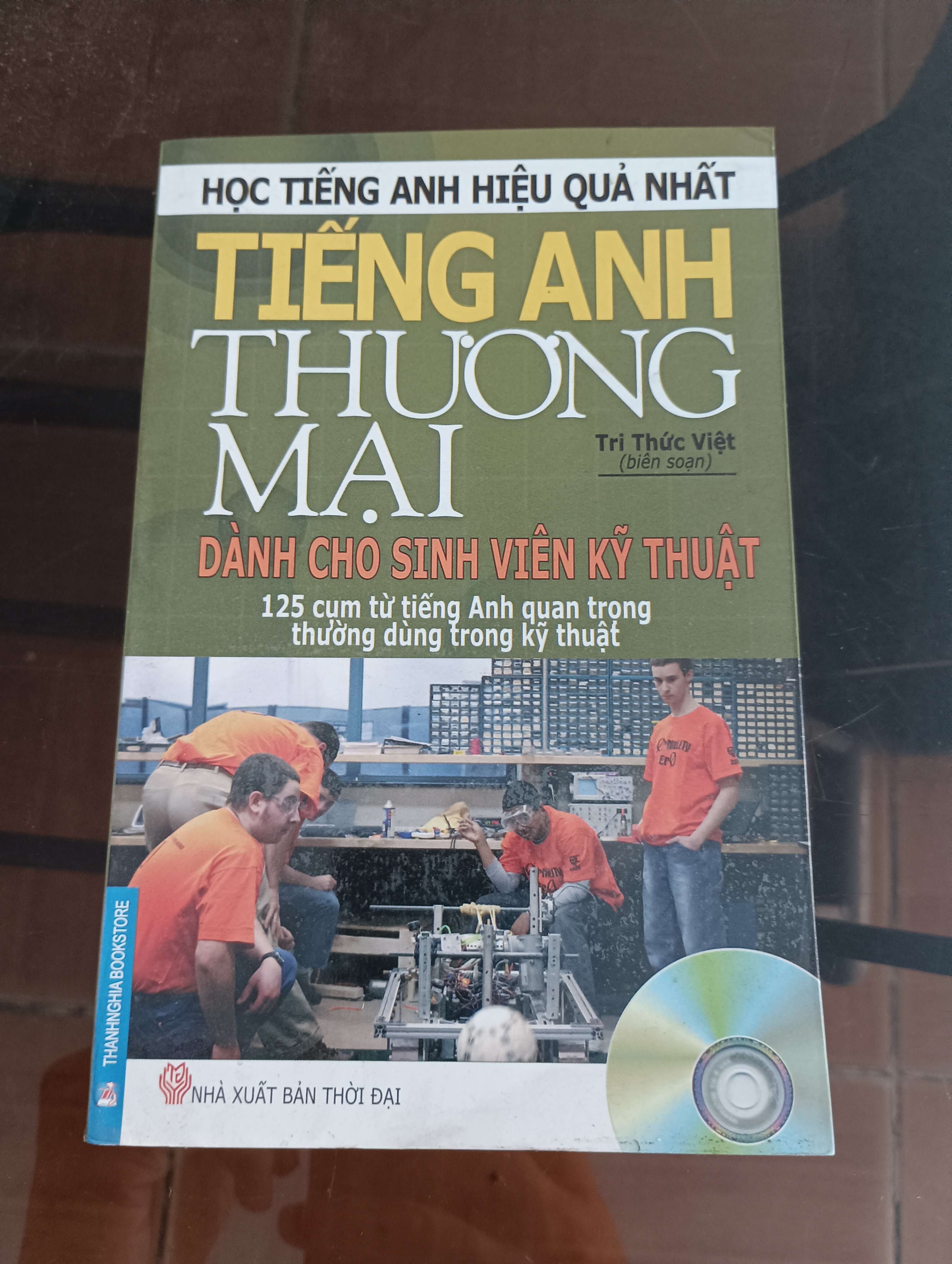 Tiếng Anh Thương Mại Dành Cho Sinh Viên Kỹ Thuật (Học Tiếng Anh Hiệu Quả Nhất) - Trí Thức Việt Mới 90% 2010 (Sách học ngoại ngữ) VAVO