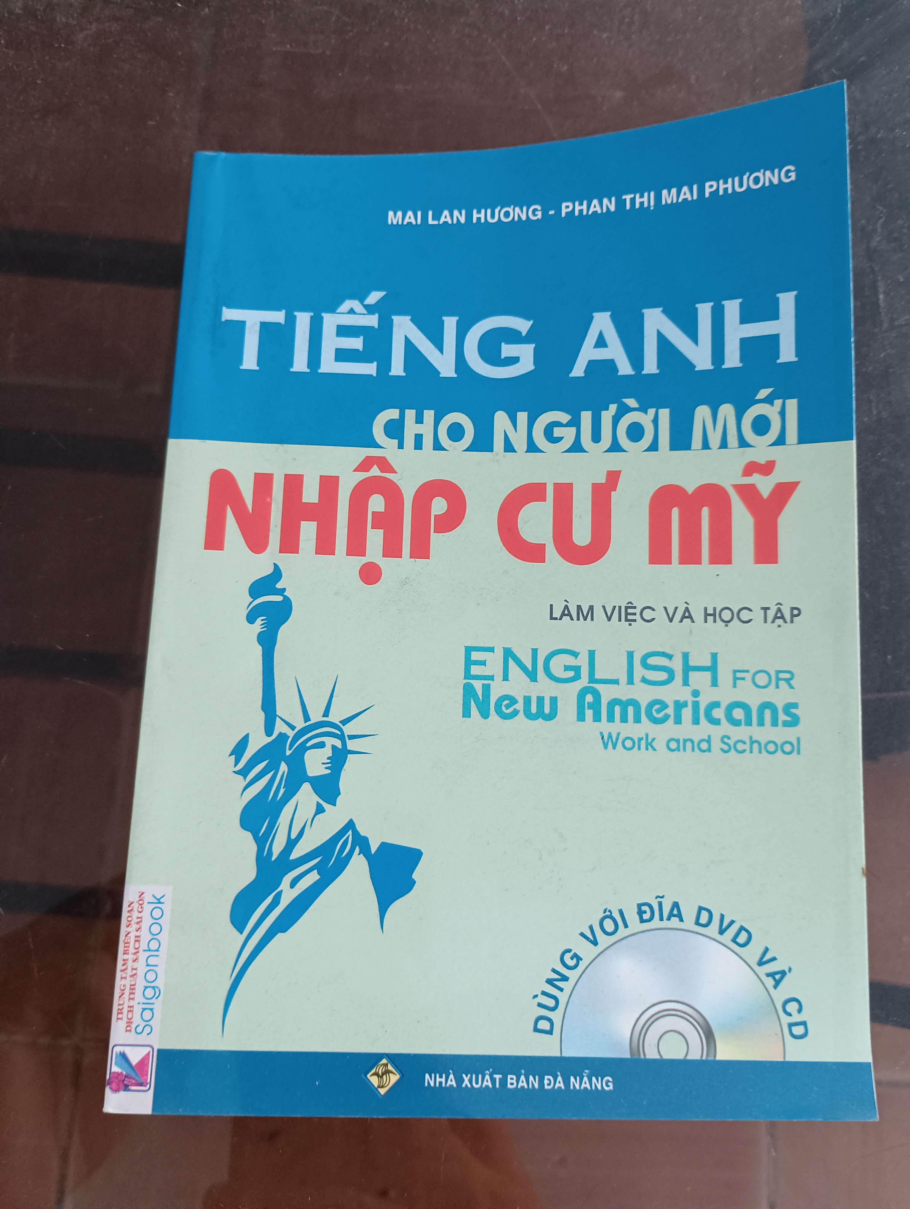 Tiếng Anh Cho Người Mới Nhập Cư Mỹ - Làm Việc Và Học Tập (English for New Americans - Work and School) - Mai Lan Hương - Phan Thị Mai Phương Mới 90% 2007 (Sách học ngoại ngữ) VAVO