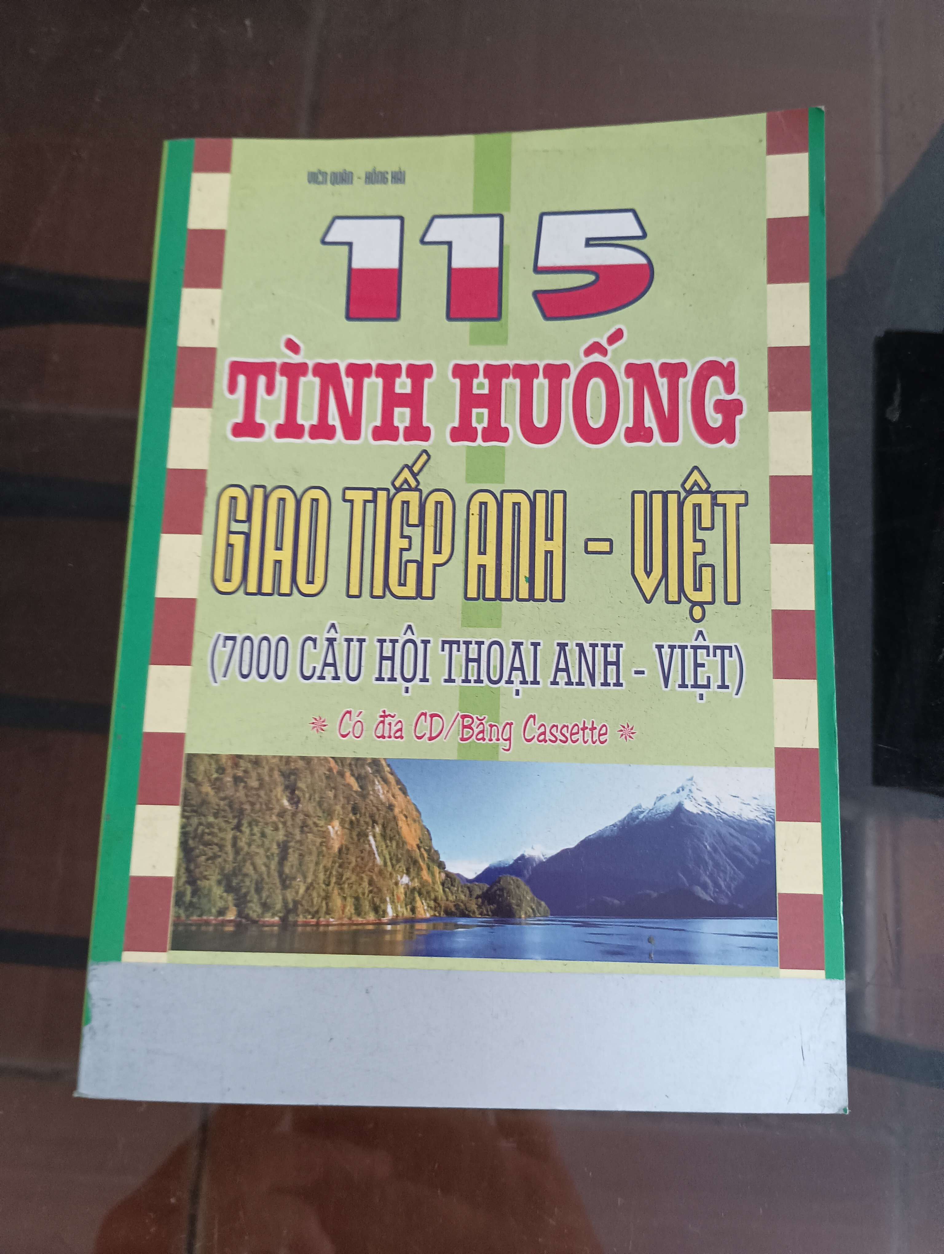 115 Tình Huống Giao Tiếp Anh - Việt (7000 Câu Hội Thoại Anh - Việt) (Viễn Quân - Hồng Hải) Mới 90% 2014 (Sách học ngoại ngữ) VAVO