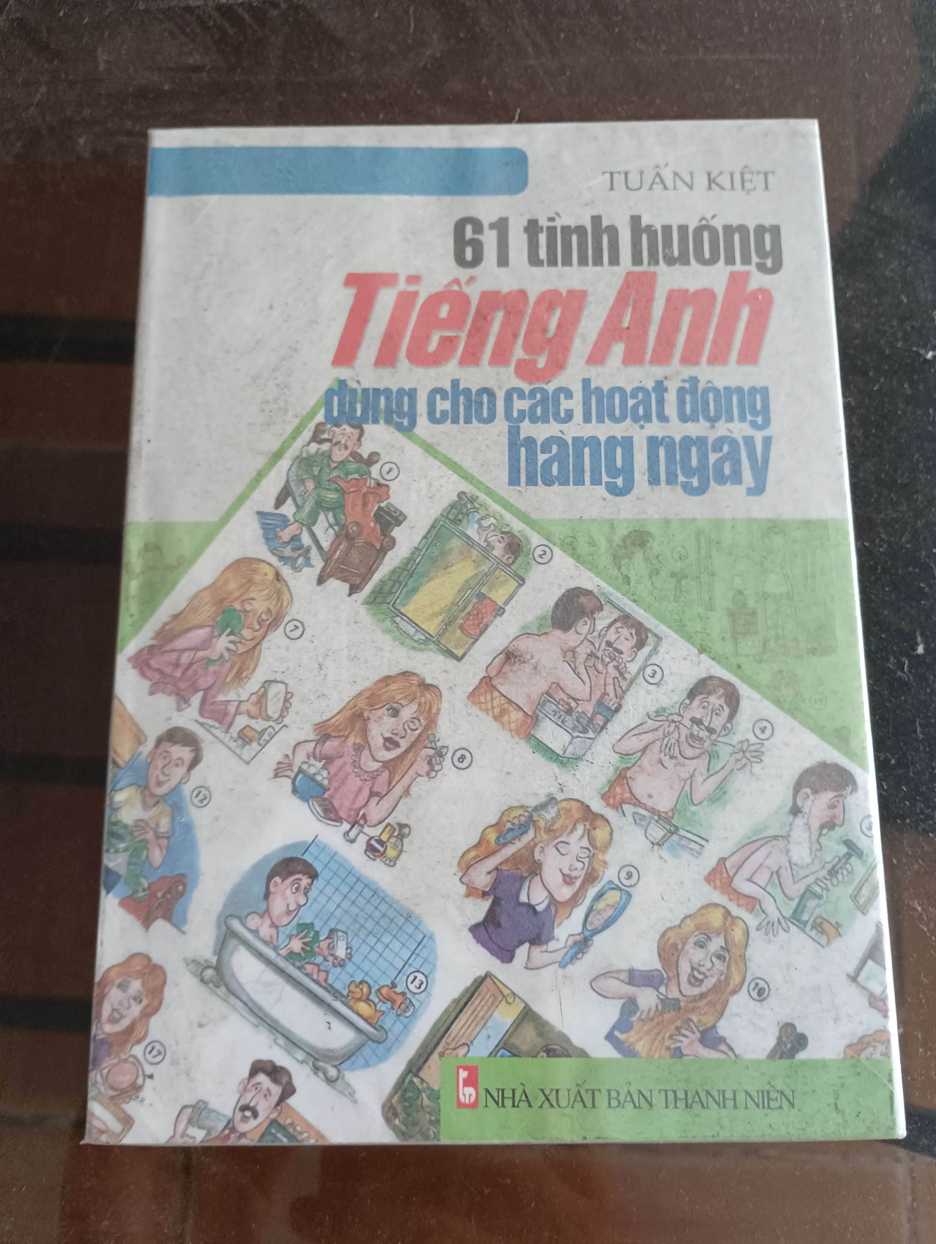 61 tình huống Tiếng Anh dùng cho các hoạt động hằng ngày - Tuấn Kiệt Mới 90% (Sách học ngoại ngữ) VAVO