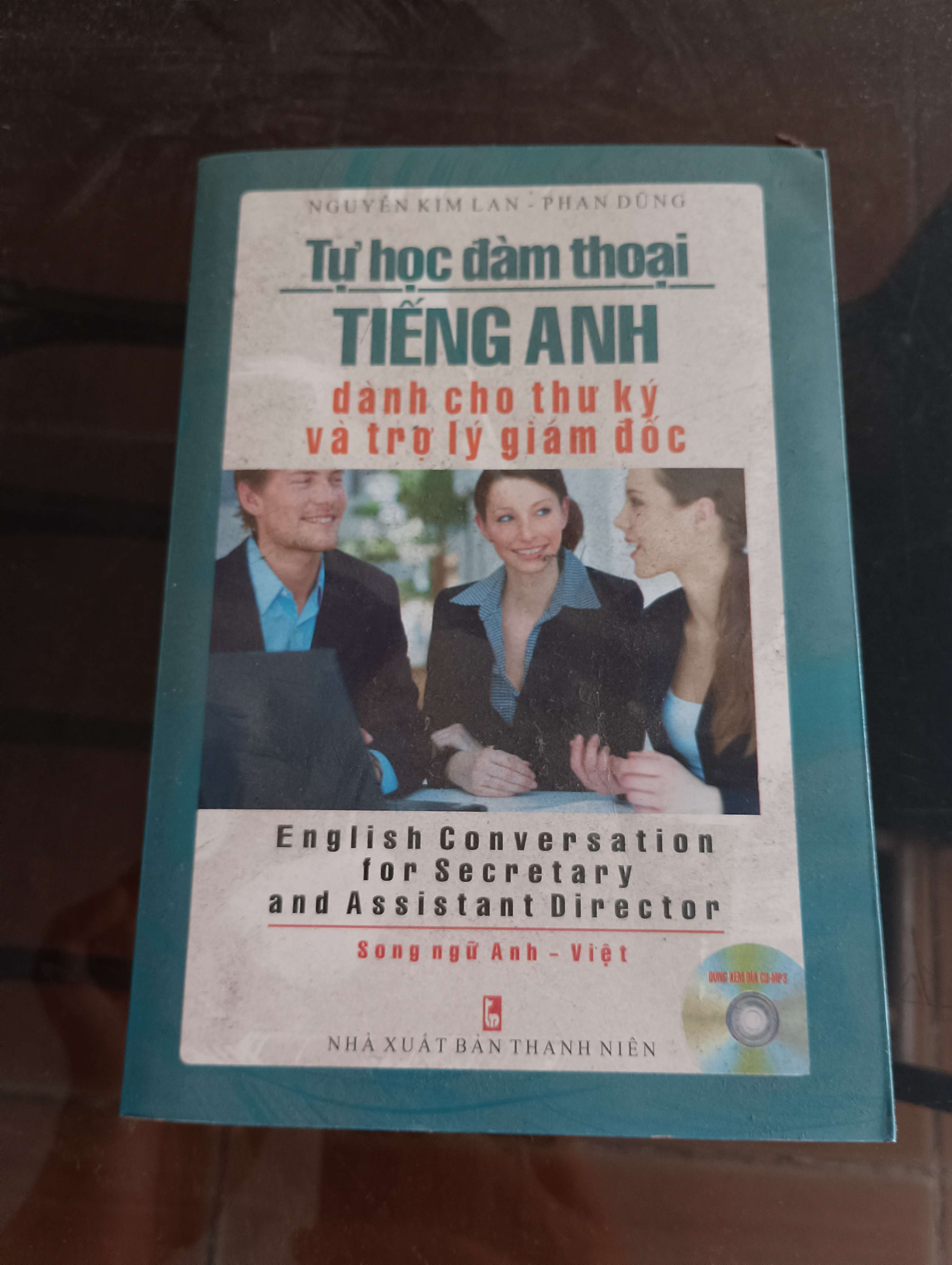Tự học đàm thoại tiếng Anh dành cho thư ký và trợ lý giám đốc (English Conversation for Secretary and Assistant Director) (Nguyễn Kim Lan - Phan Dũng) Mới 90% 2011 (Sách học ngoại ngữ) VAVO