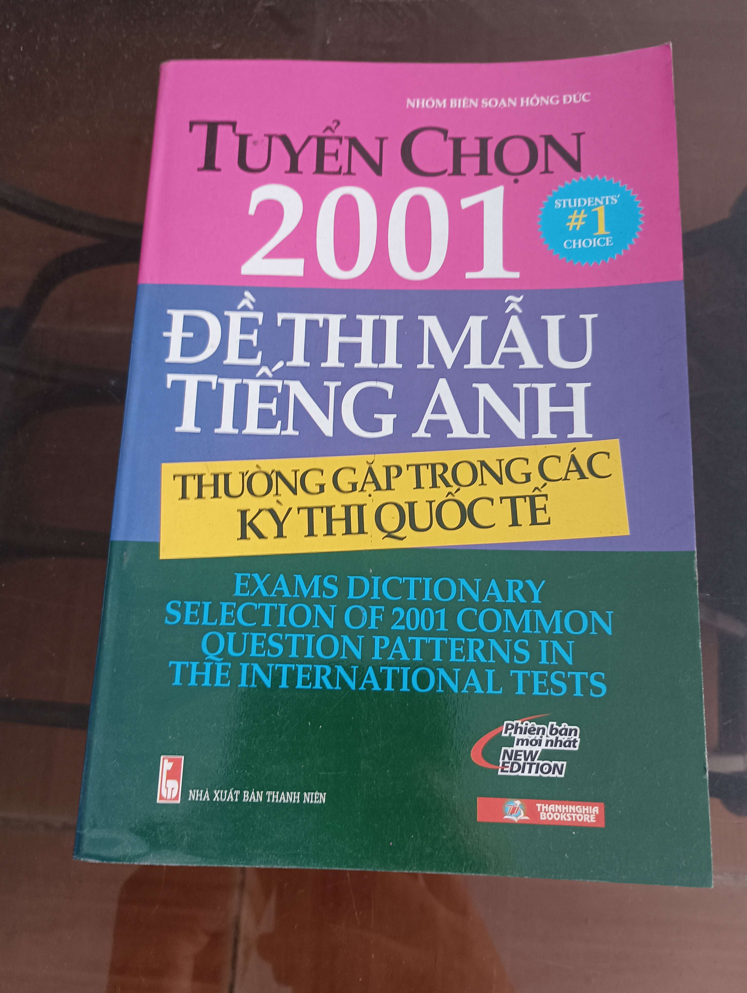 Tuyển Chọn 2001 Đề Thi Mẫu Tiếng Anh Thường Gặp Trong Các Kỳ Thi Quốc Tế (Exams Dictionary Selection of 2001 Common Question Patterns in the International Tests) Mới 90% 2014 (Sách học ngoại ngữ) VAVO