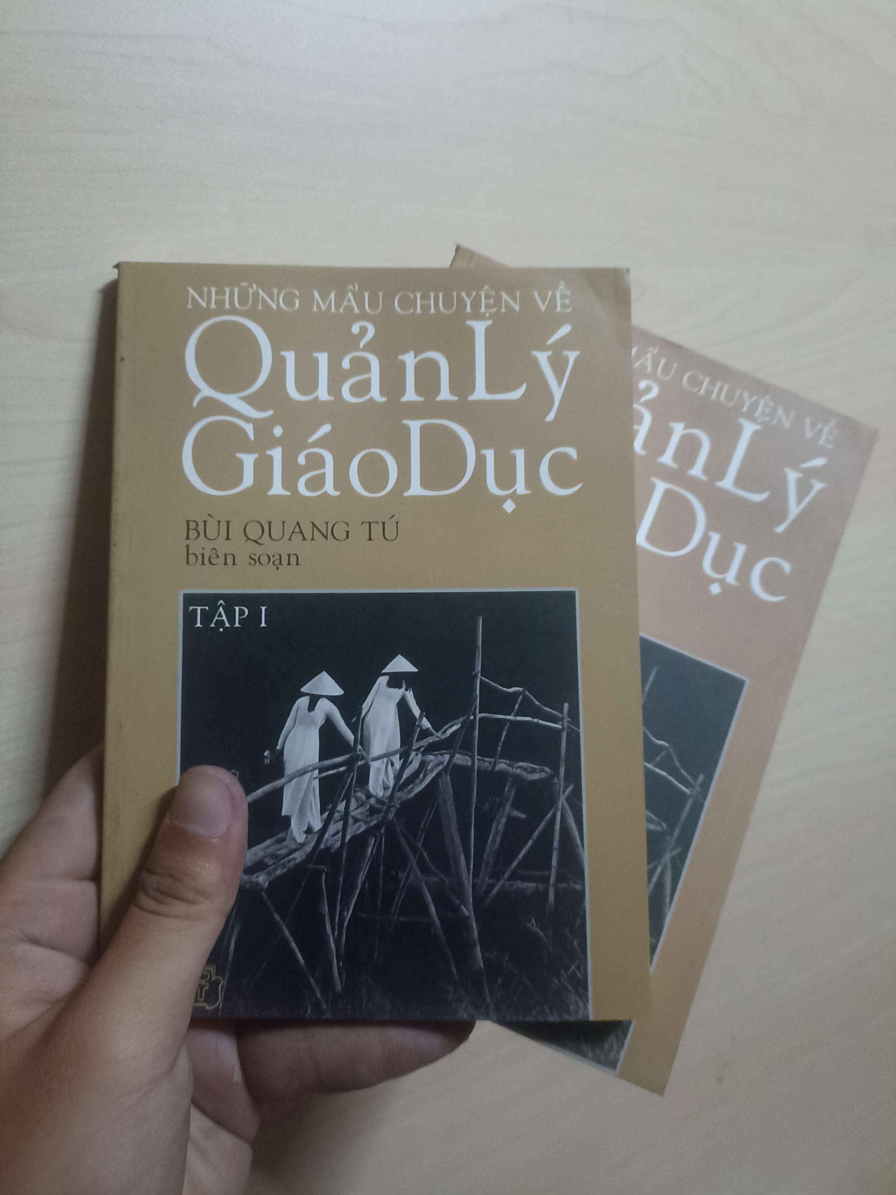 Những mẫu chuyện về quản lý giáo dục - Bùi Quang Tú (Bộ 2 tập) Mới 80% (Sách văn học) VAVO