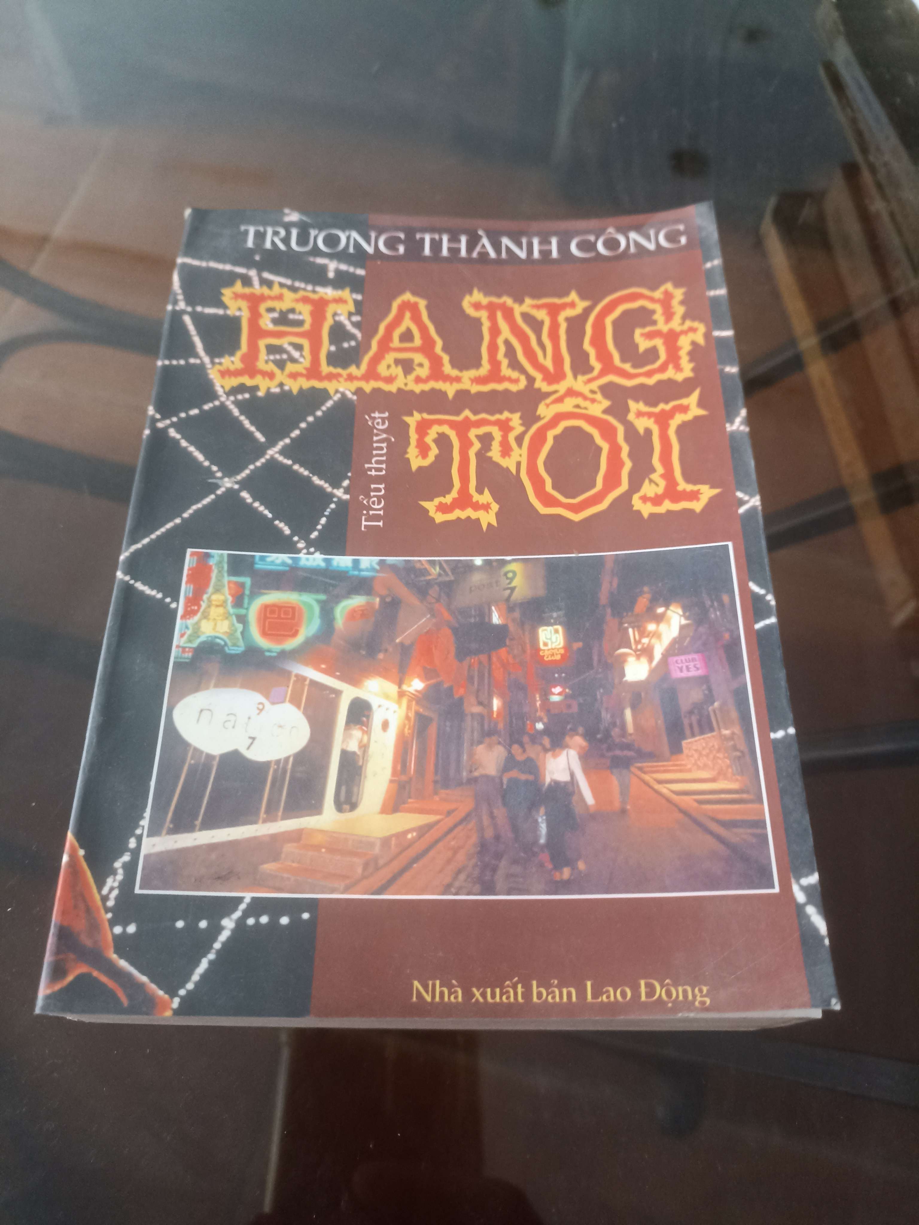 Hang tối - Trương Thành Công Mới 80% (Sách văn học) VAVO