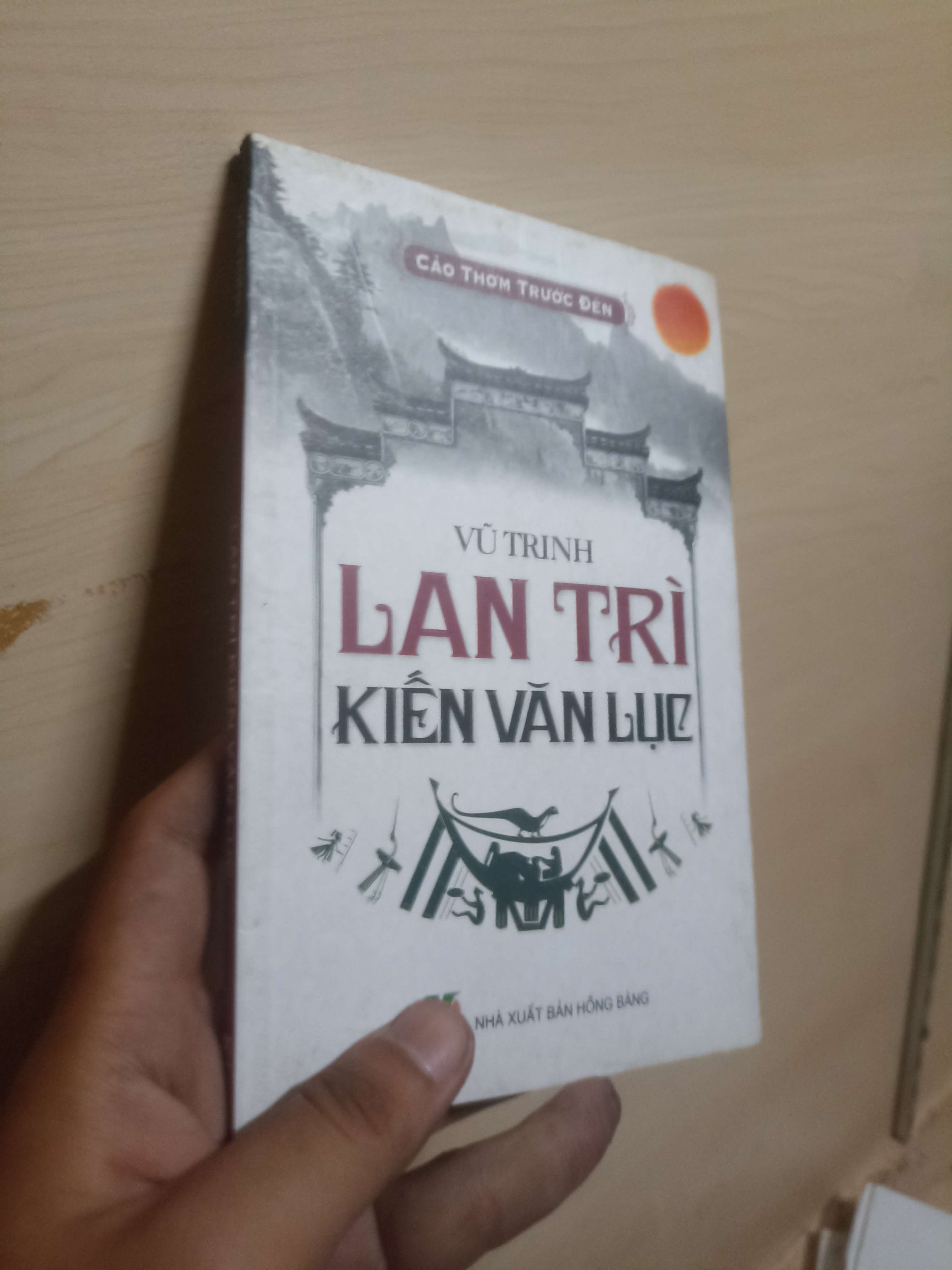 Cảo thơm trước đèn: Lăng trì Kiến Văn Lục - Vũ Trinh Mới 80% (Sách chuyên khảo, khảo cứu) VAVO