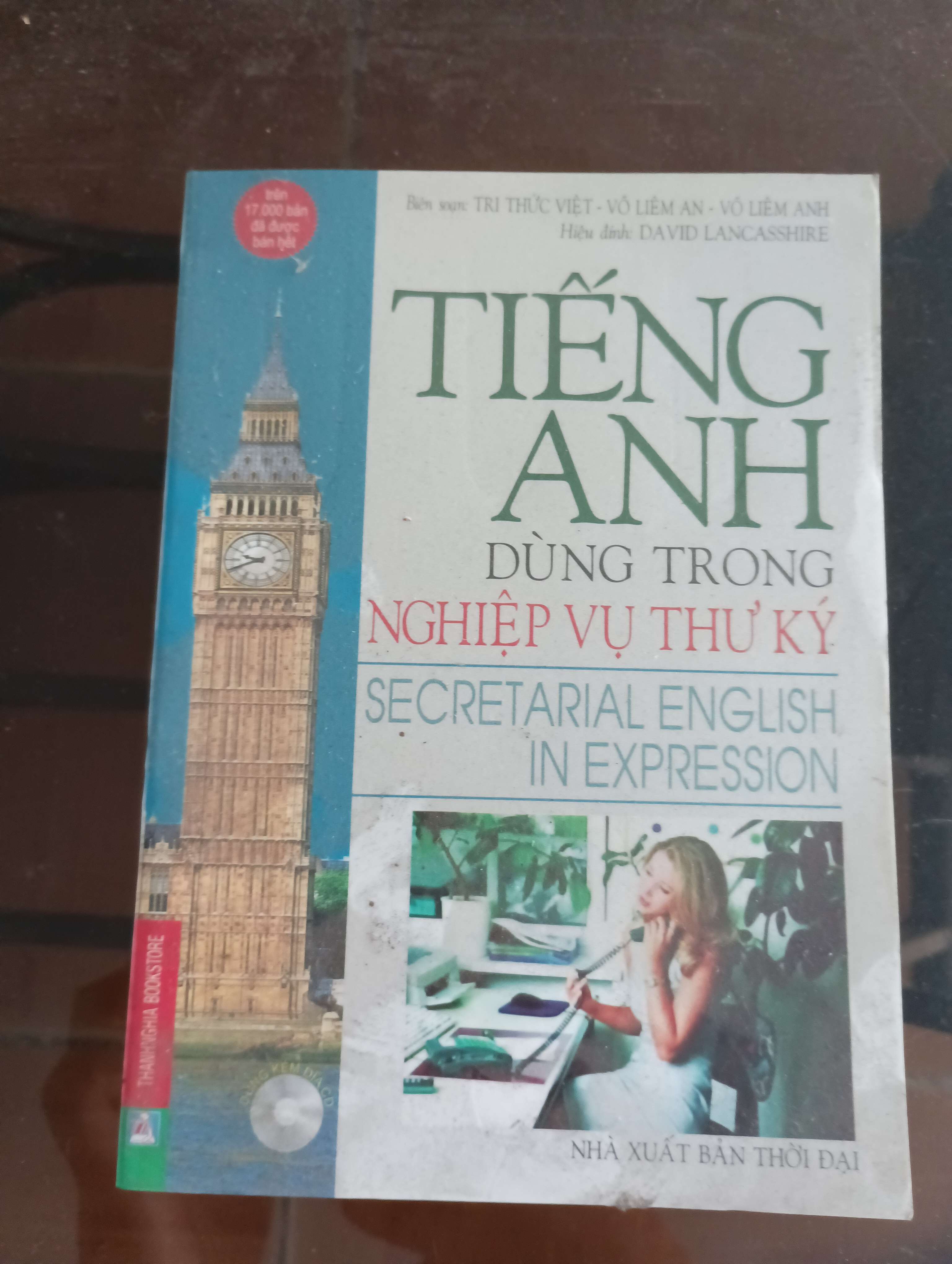 Tiếng Anh dùng trong nghiệp vụ thư ký (Secretarial English in Expression) - Tri Thức Việt - Vô Liêm An - Vô Liêm Anh; Hiệu đính: David Lancasshire Mới 90% 2009 (Sách học ngoại ngữ) VAVO