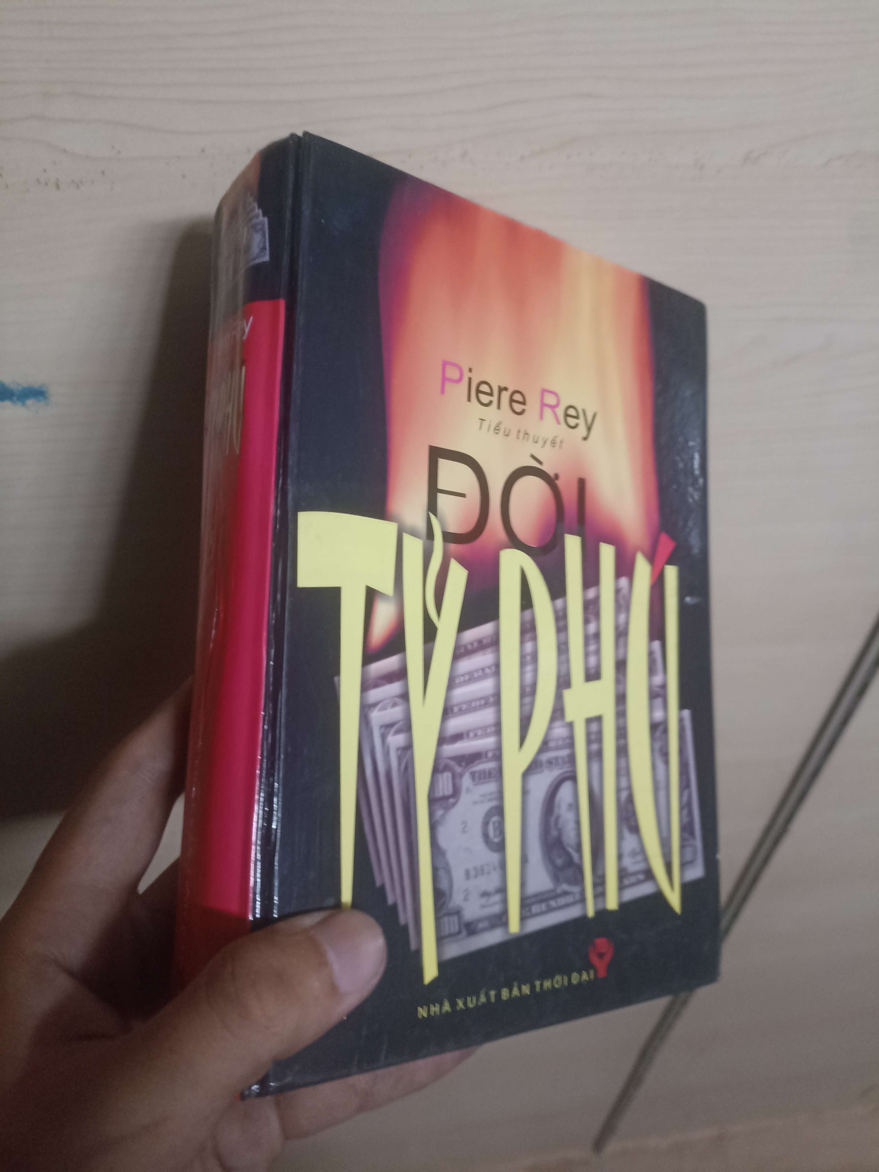 Đời tỷ phú - Piere Rey Mới 80% (Sách văn học) VAVO