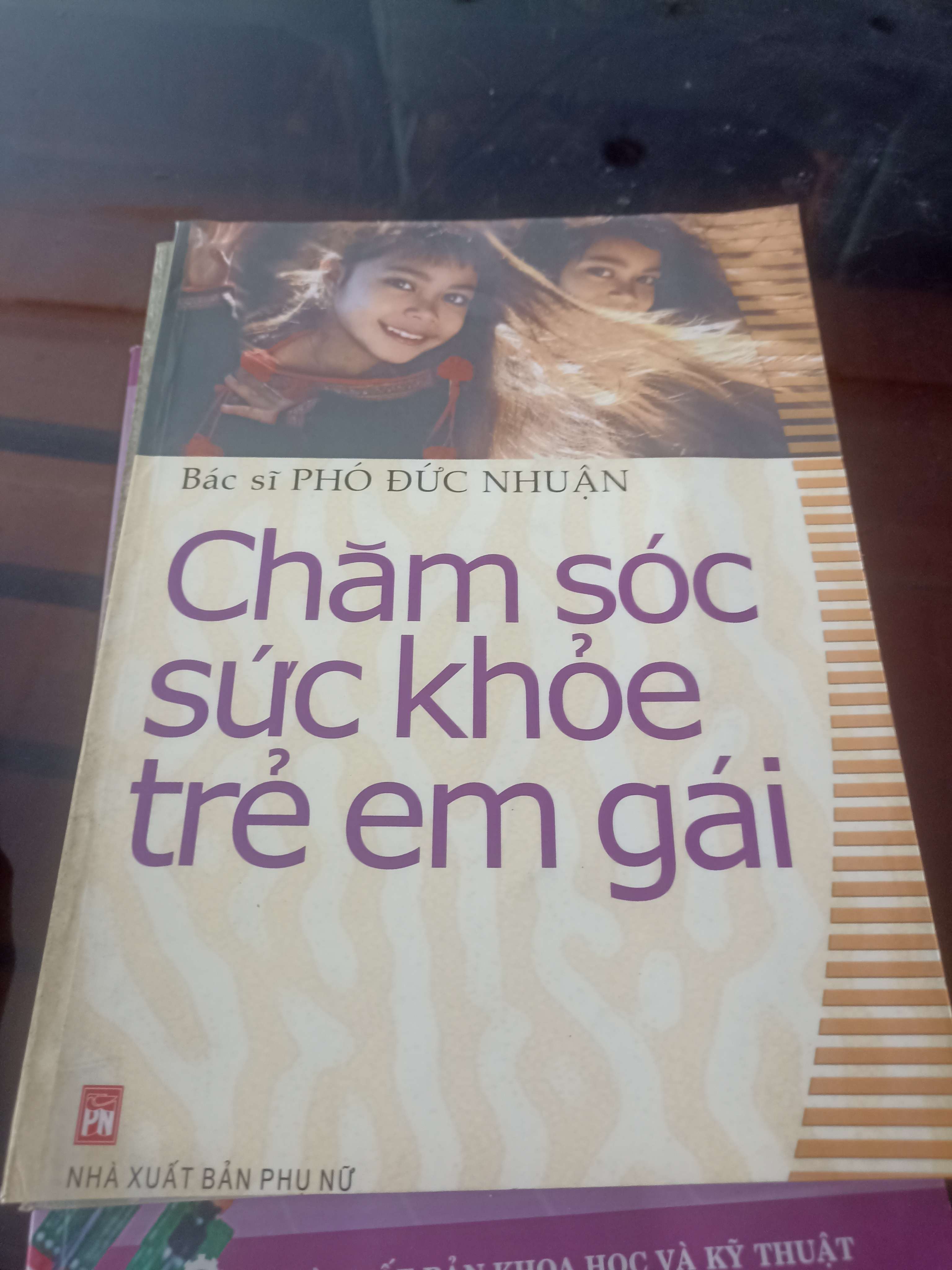 Chăm sóc sức khỏe trẻ em gái - Phó Đức Nhuận Mới 80% (Sách Y học - Sức khỏe - Thể thao) VAVO