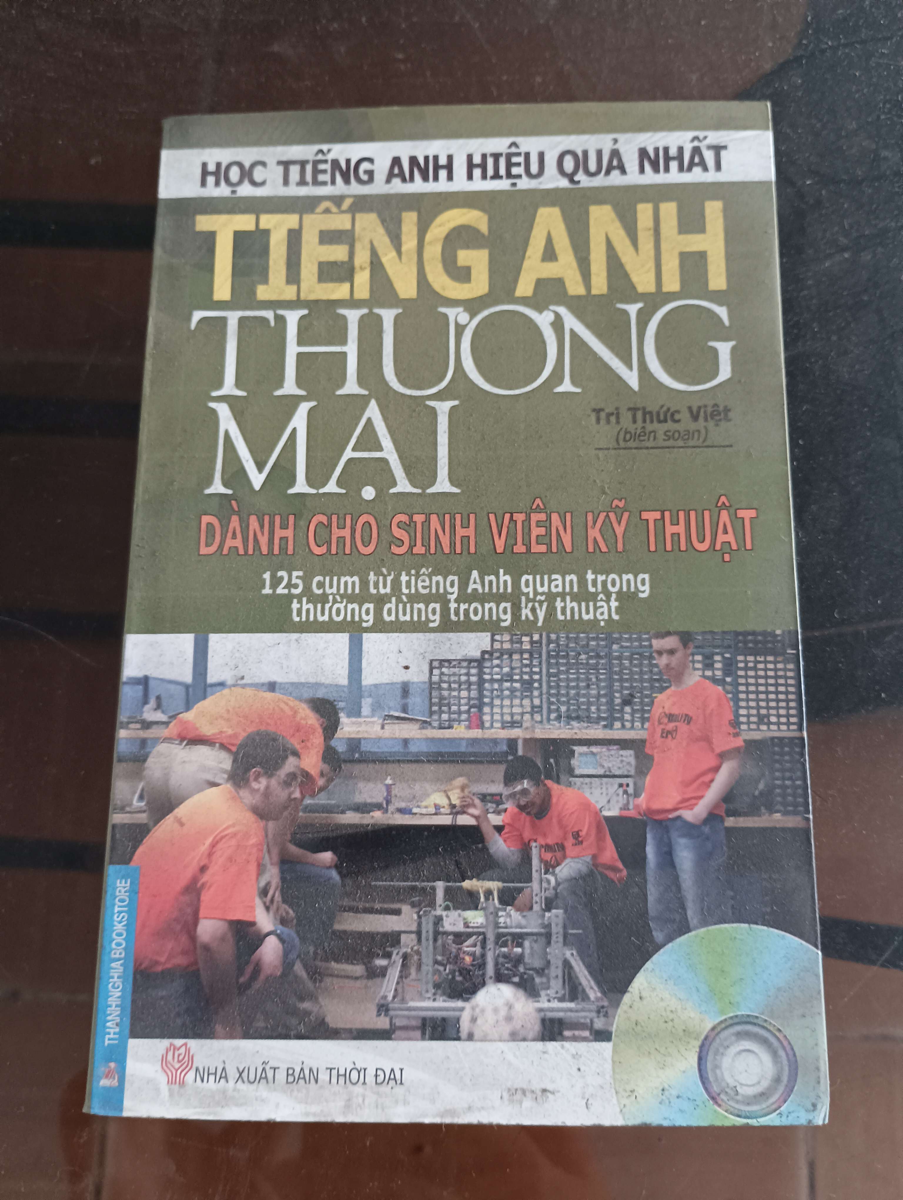 Tiếng Anh thương mại dành cho sinh viên kỹ thuật - Tri Thức Việt Mới 90% 2010 (Sách học ngoại ngữ) VAVO