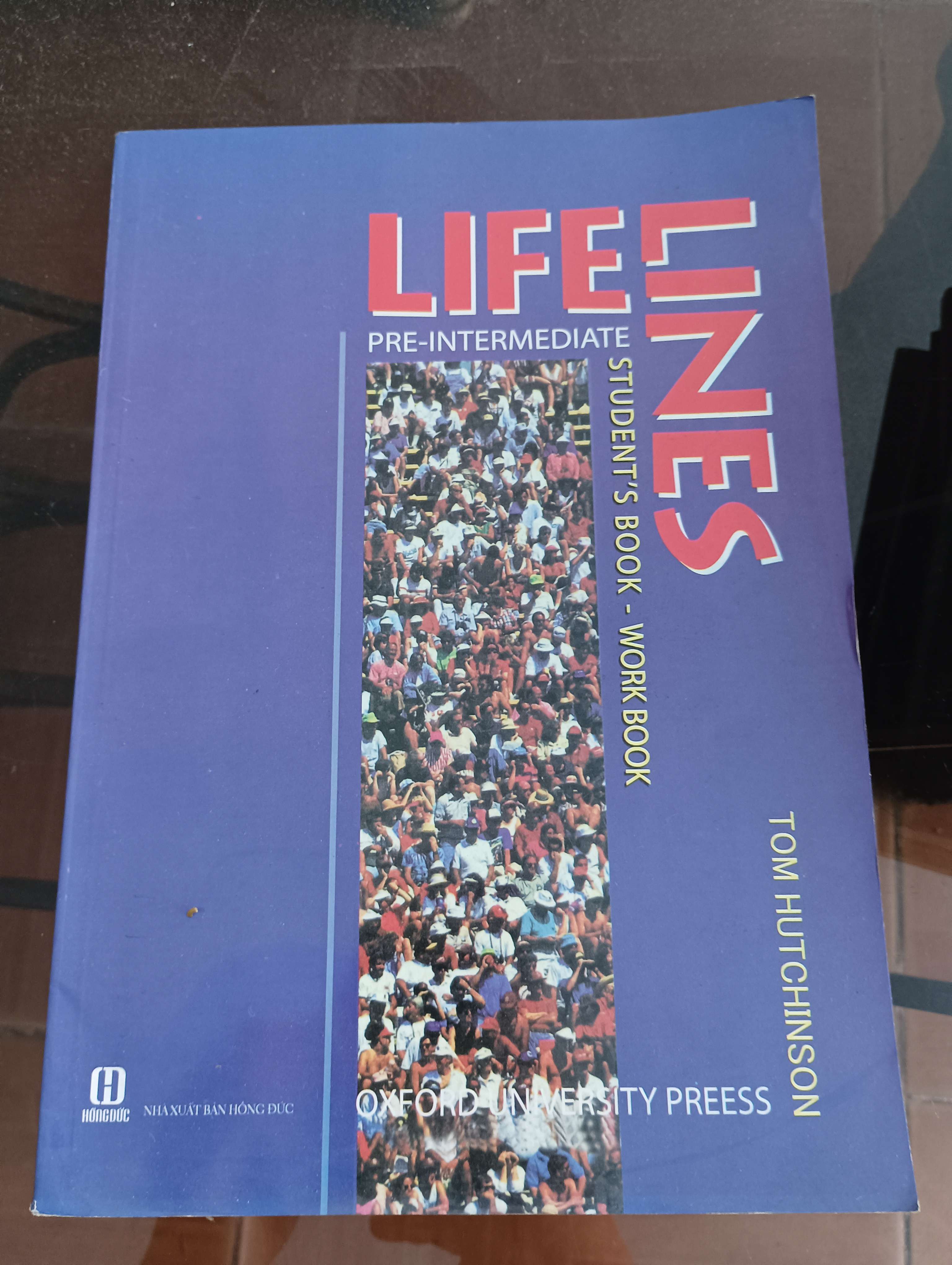 Lifelines Pre-Intermediate (Student's Book - Work Book) - Tom Hutchinson Mới 90% 2012 (Sách học ngoại ngữ) VAVO