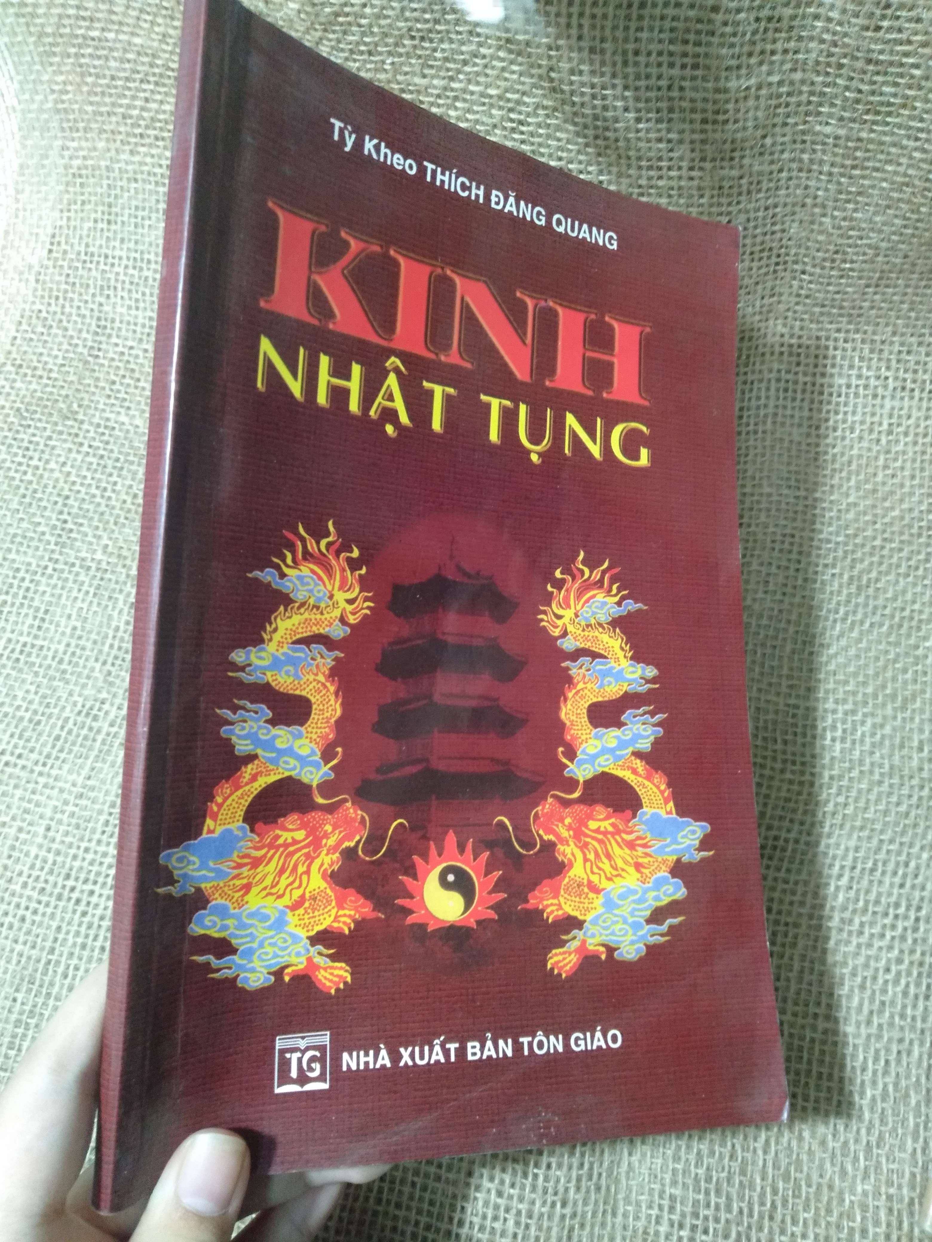 Kinh Nhật Tụng — Tỳ kheo Thích Đăng Quang 2012 mới 90% (Phật giáo) HLSC