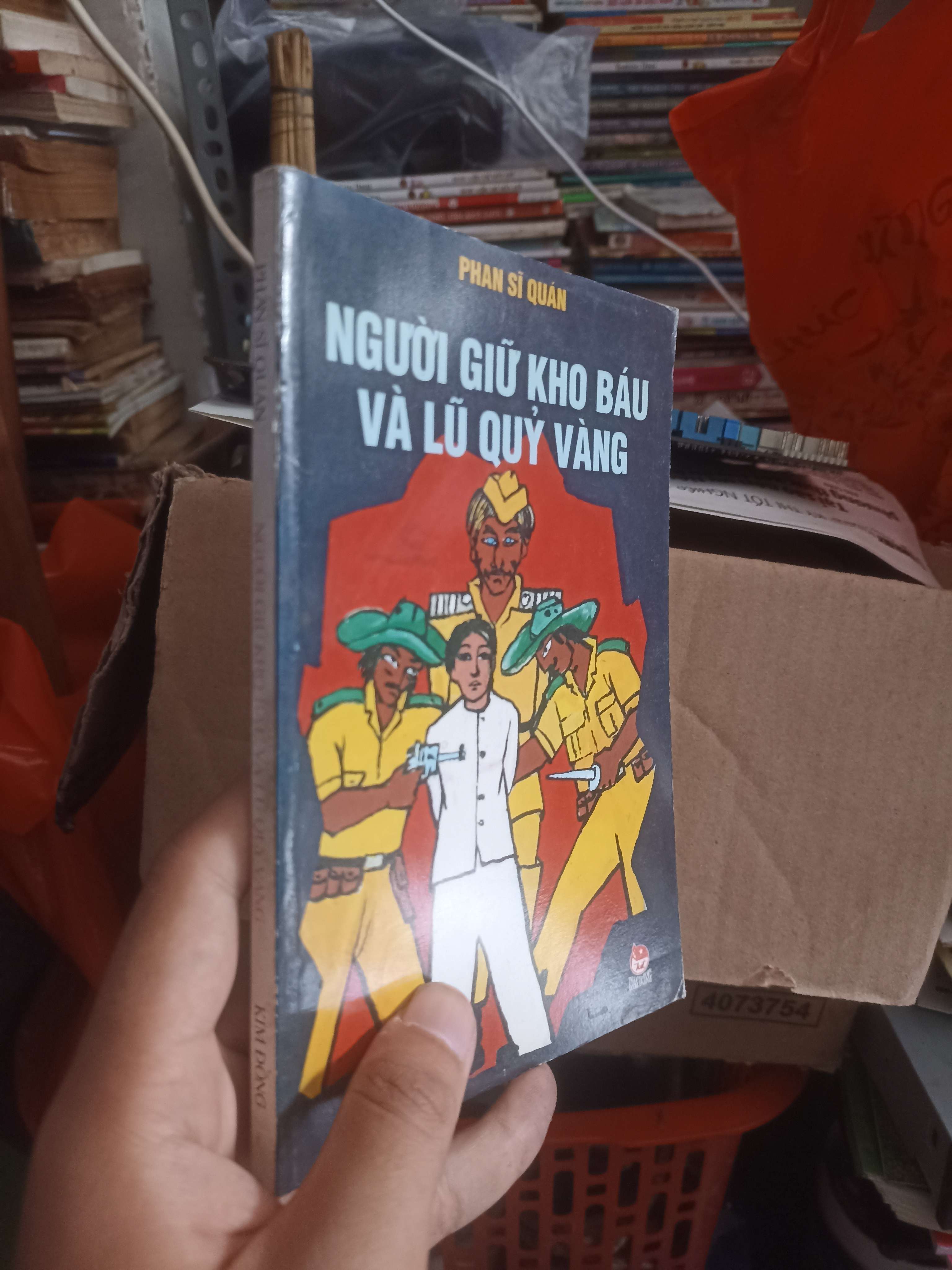 Người Giữ Kho Báu Và Lũ Quỷ Vàng - Phan Sĩ Quân (Sách văn học) KSX