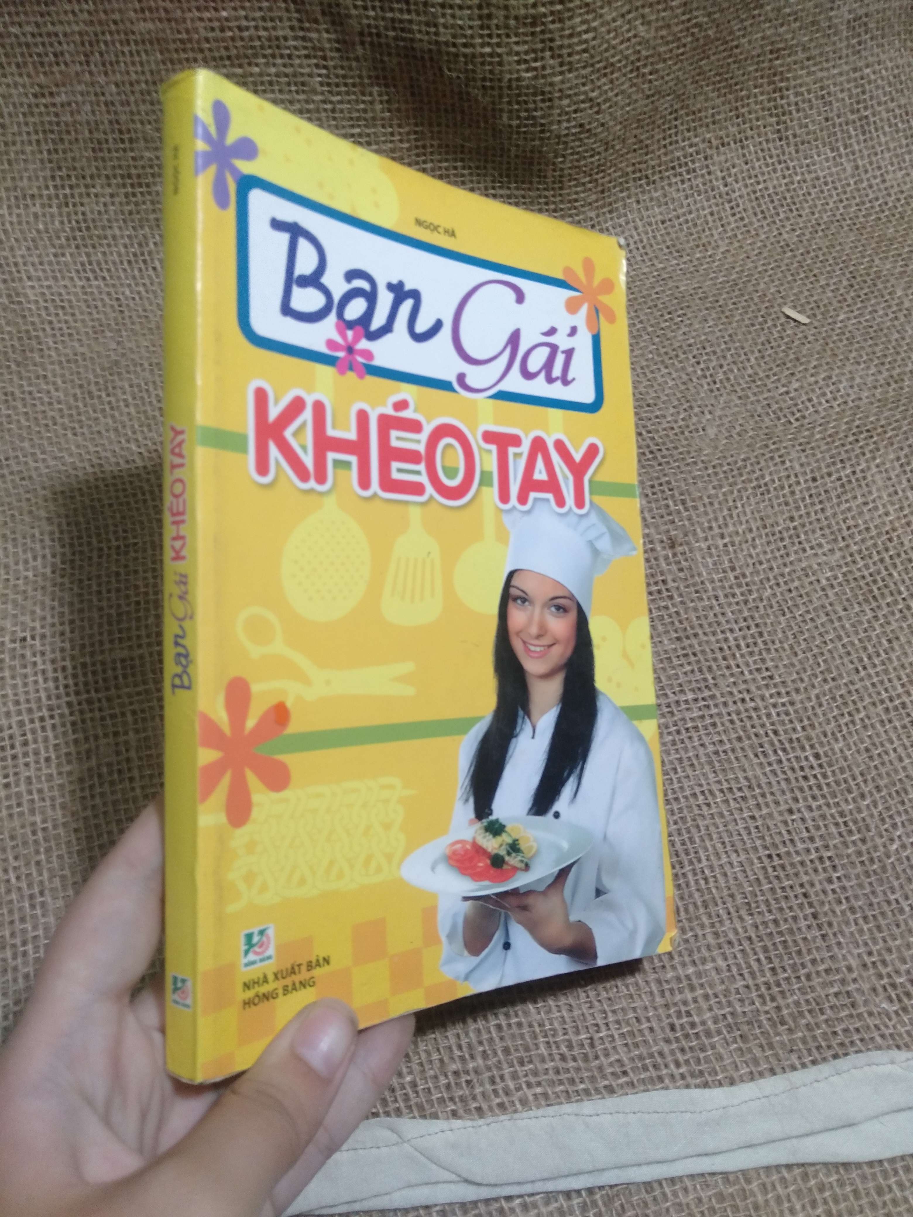 Bạn gái khéo tay — Ngọc Hà 2012 mới 80% hơi nhăn (Sách kỹ năng) HLSC
