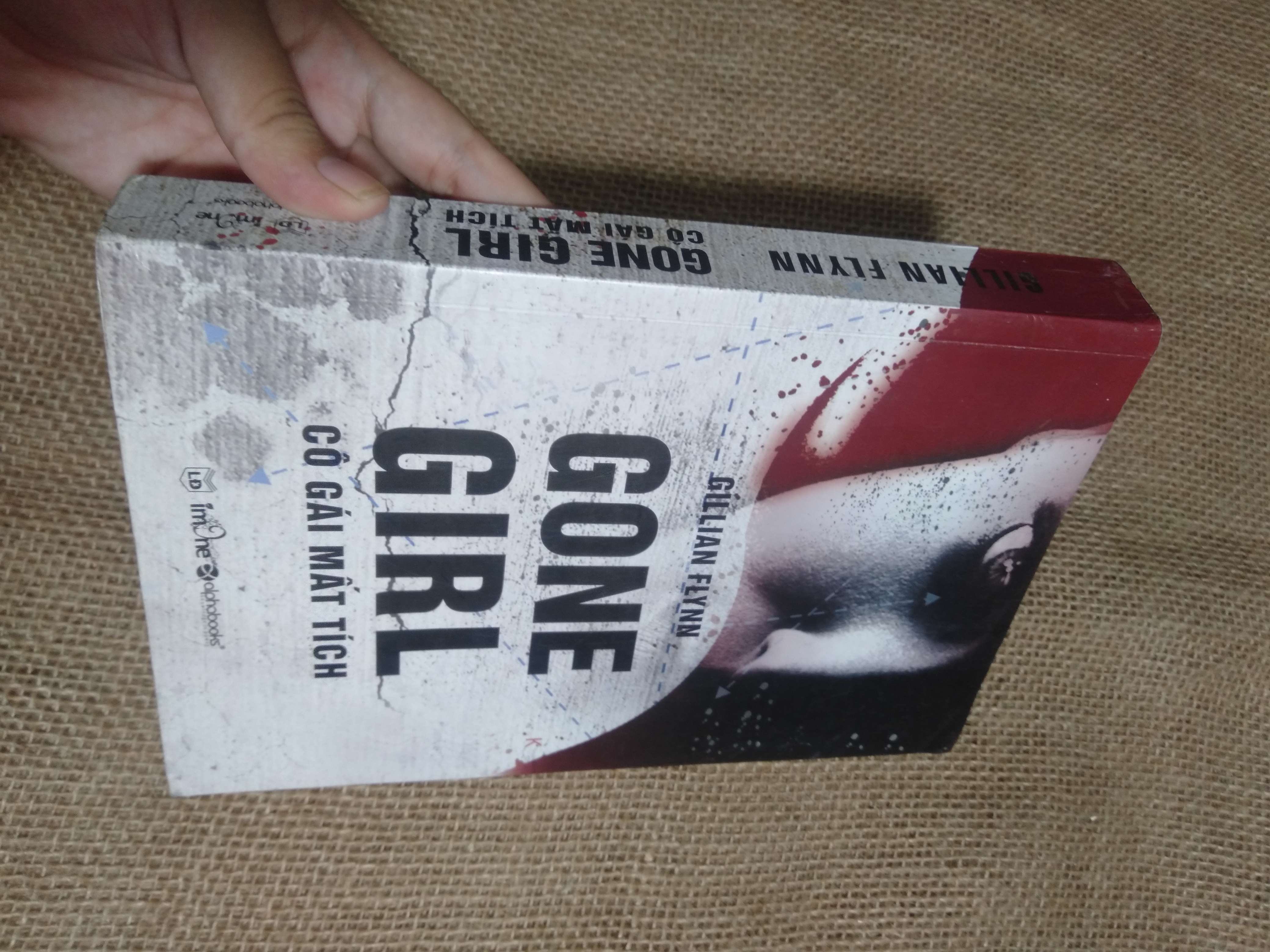 Gone girl Cô gái bị mất tích - Gillian Flynn 2014 mới 80% có chữ ký bên trong và ố nhẹ (Tiểu Thuyết) HCM