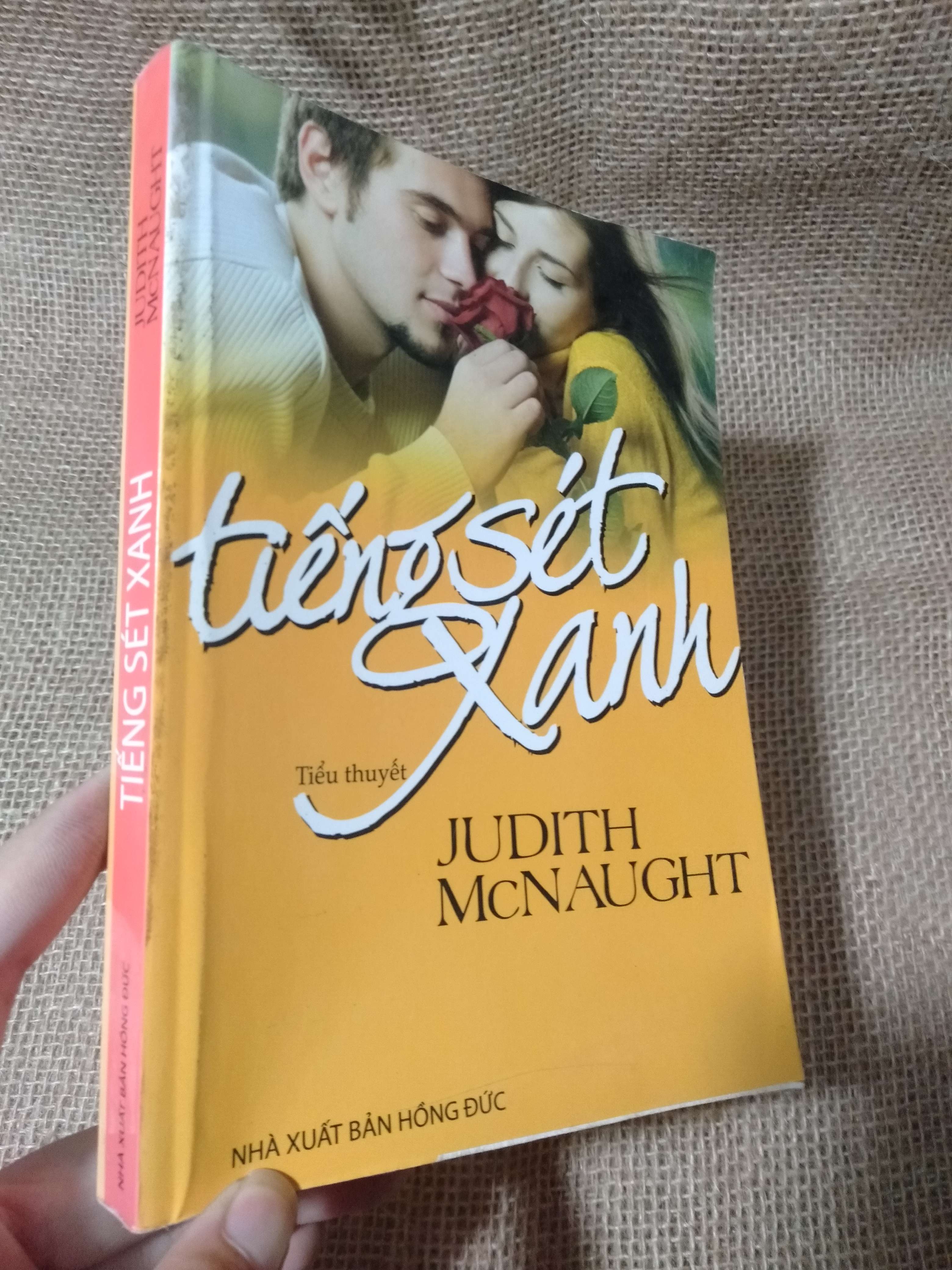 Tiếng Sét Xanh — Judith McNaught 2013 mới 90% móp góc (Tiểu Thuyết) HLSC