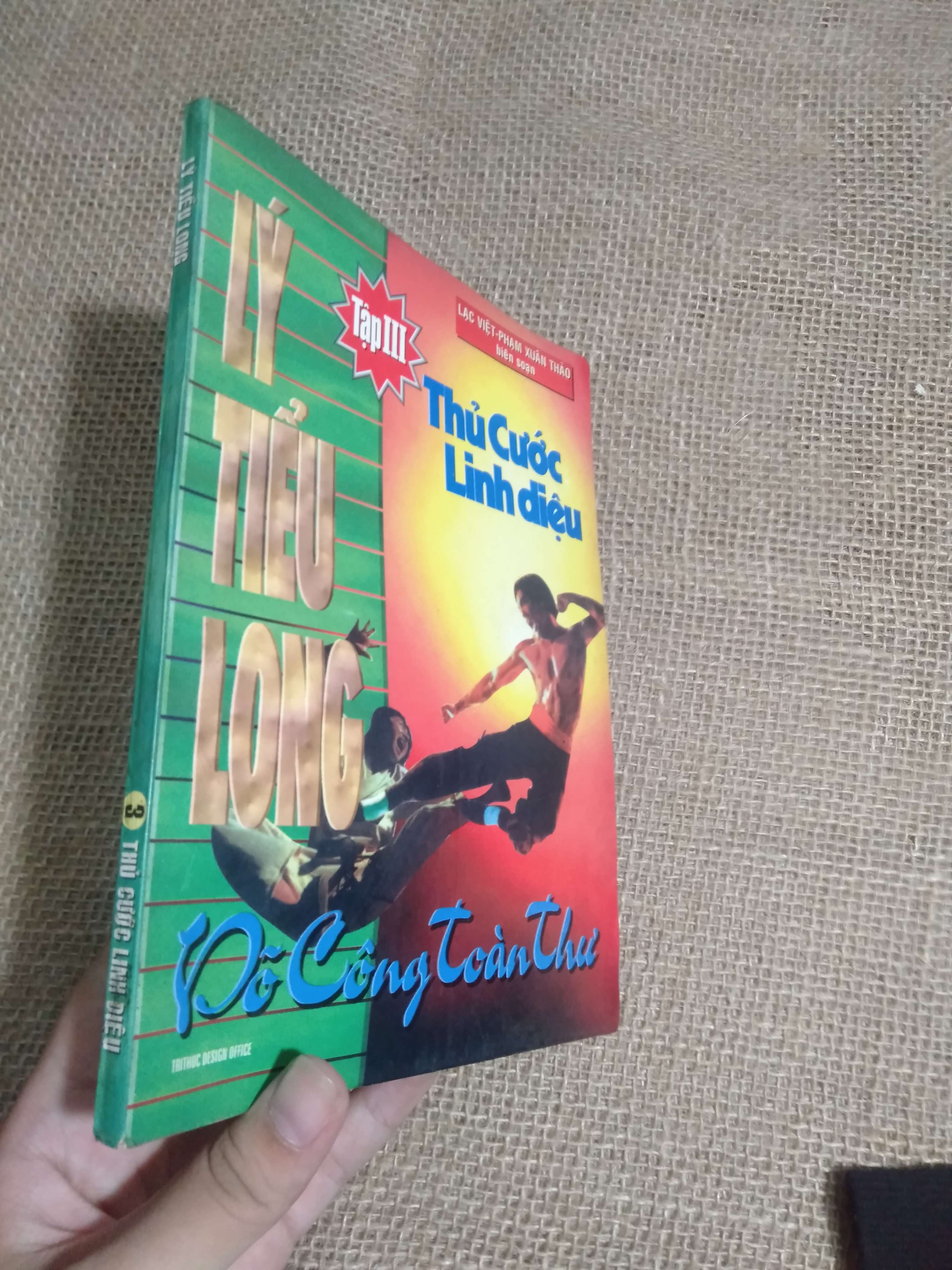 Lý Tiểu Long Võ Công Toàn Thư (Tập III: Thủ Cước Linh Diệu) - Tri Thức Design Office 1997 mới 80% ố (Sách kỹ năng) HCM