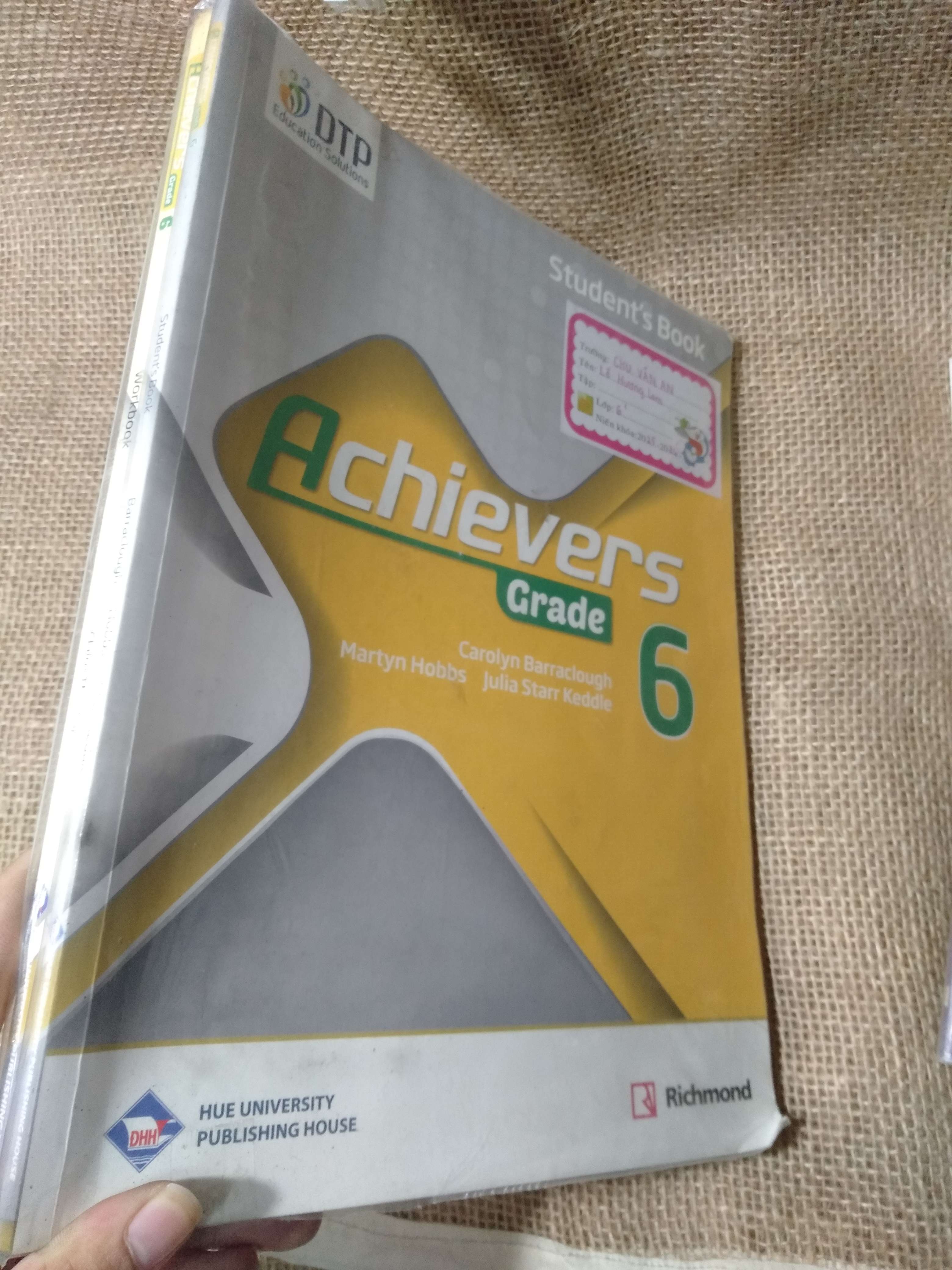 Achievers Grade 6 Student's Book — Carolyn Barraclough, Martyn Hobbs, Julia Starr Keddle bộ 2 quyển 2025 mới 90% (Sách giáo khoa - giáo trình) HLSC