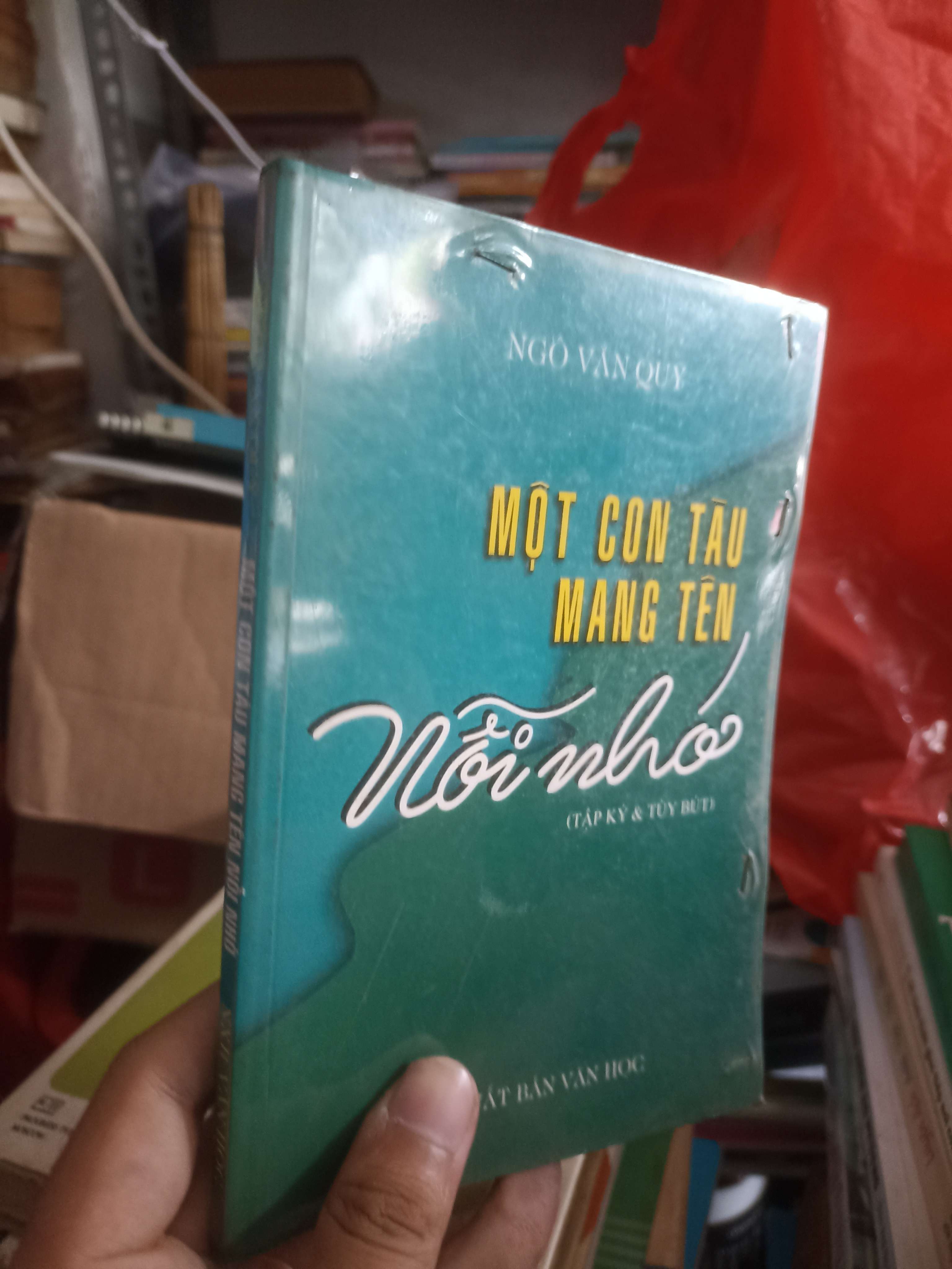 Một con tàu mang tên nỗi nhớ (Tập ký & tùy bút) - Ngô Văn Quy (Sách văn học) KSX