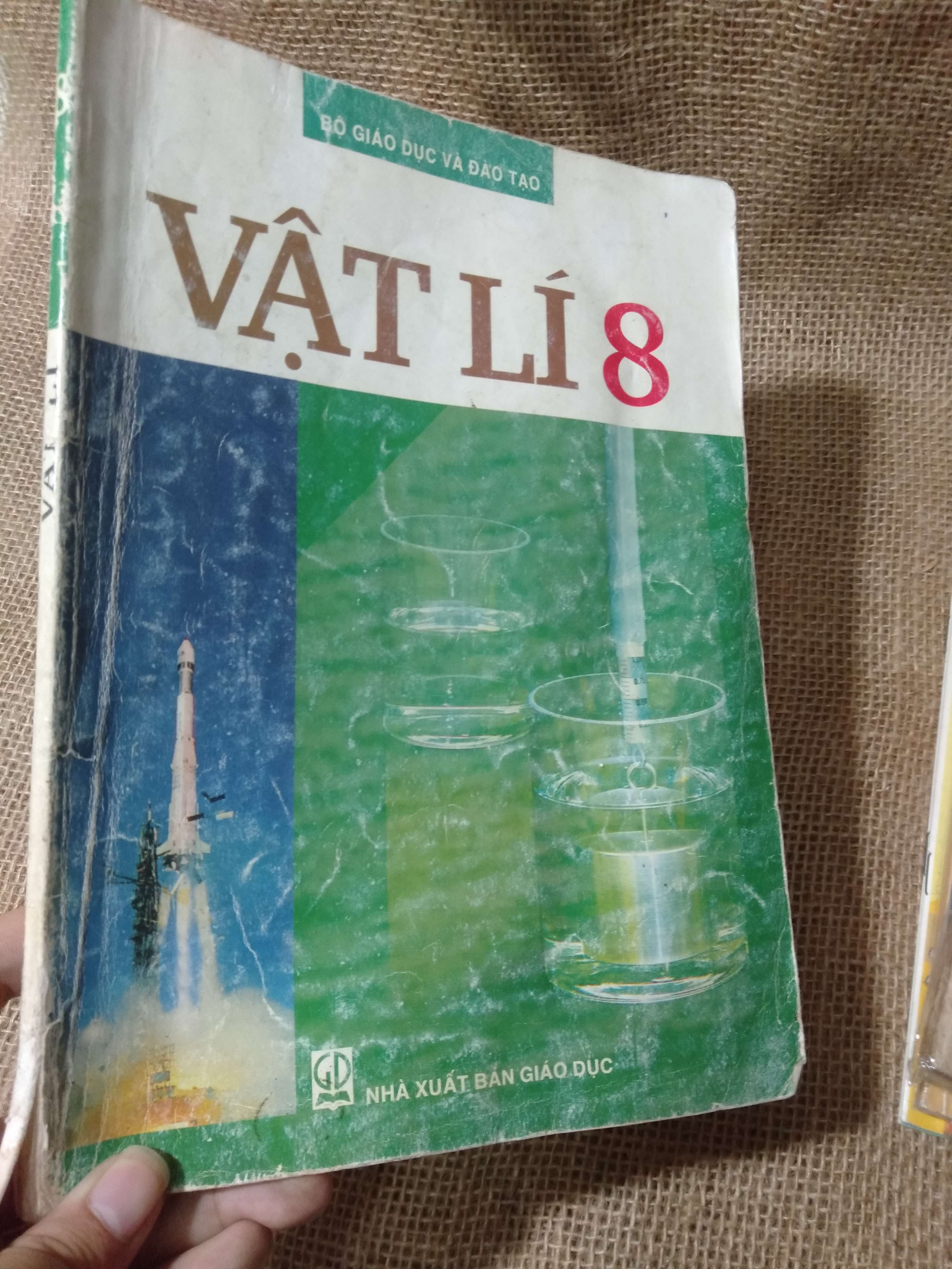 Vật lí 8 — Nhà xuất bản Giáo dục 2007 mới 80% ố,phai màu (Sách giáo khoa - giáo trình) HLSC