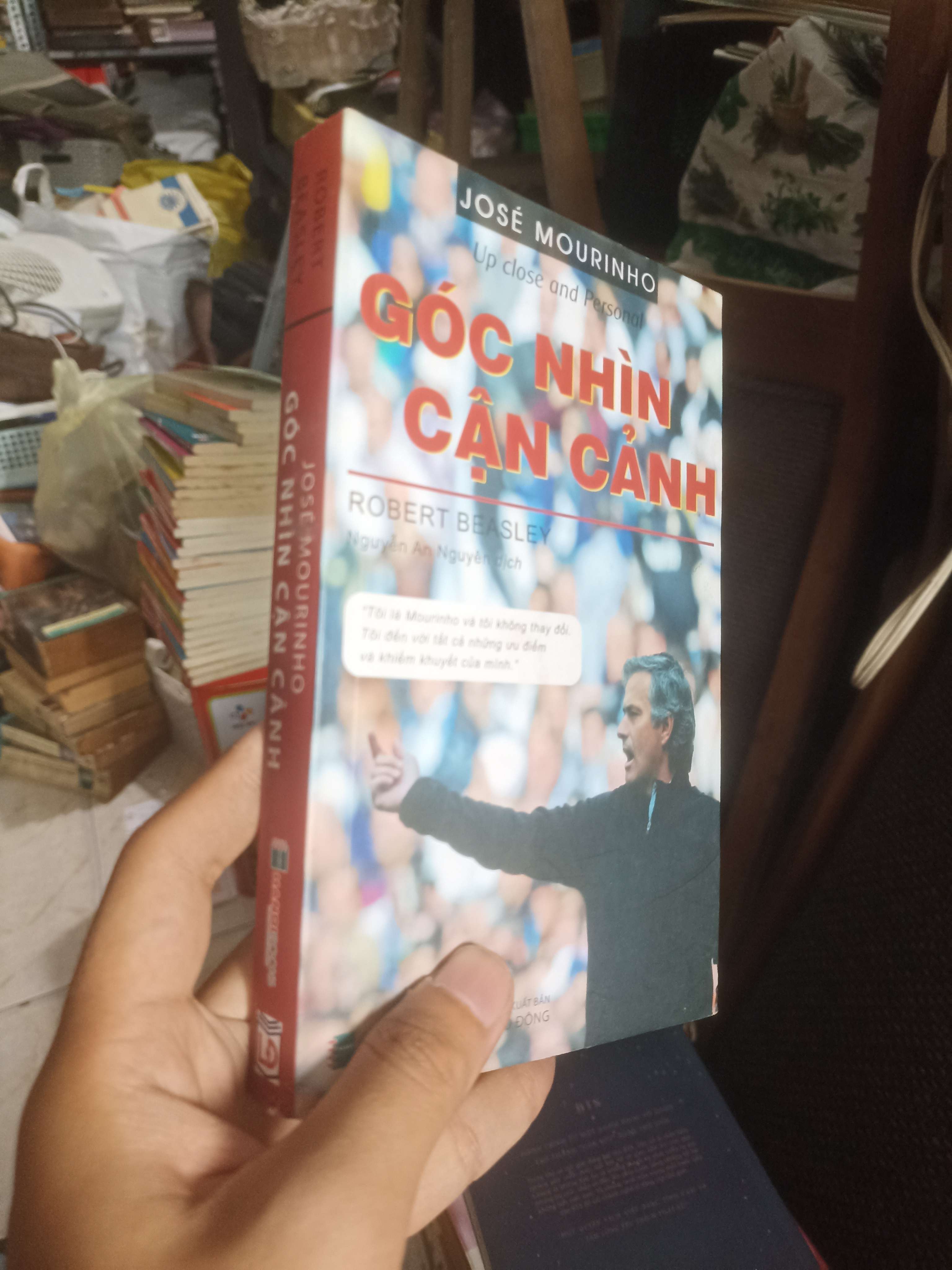 José Mourinho - Góc nhìn cận cảnh (Up close and Personal) (Robert Beasley) (Sách văn học) KSX