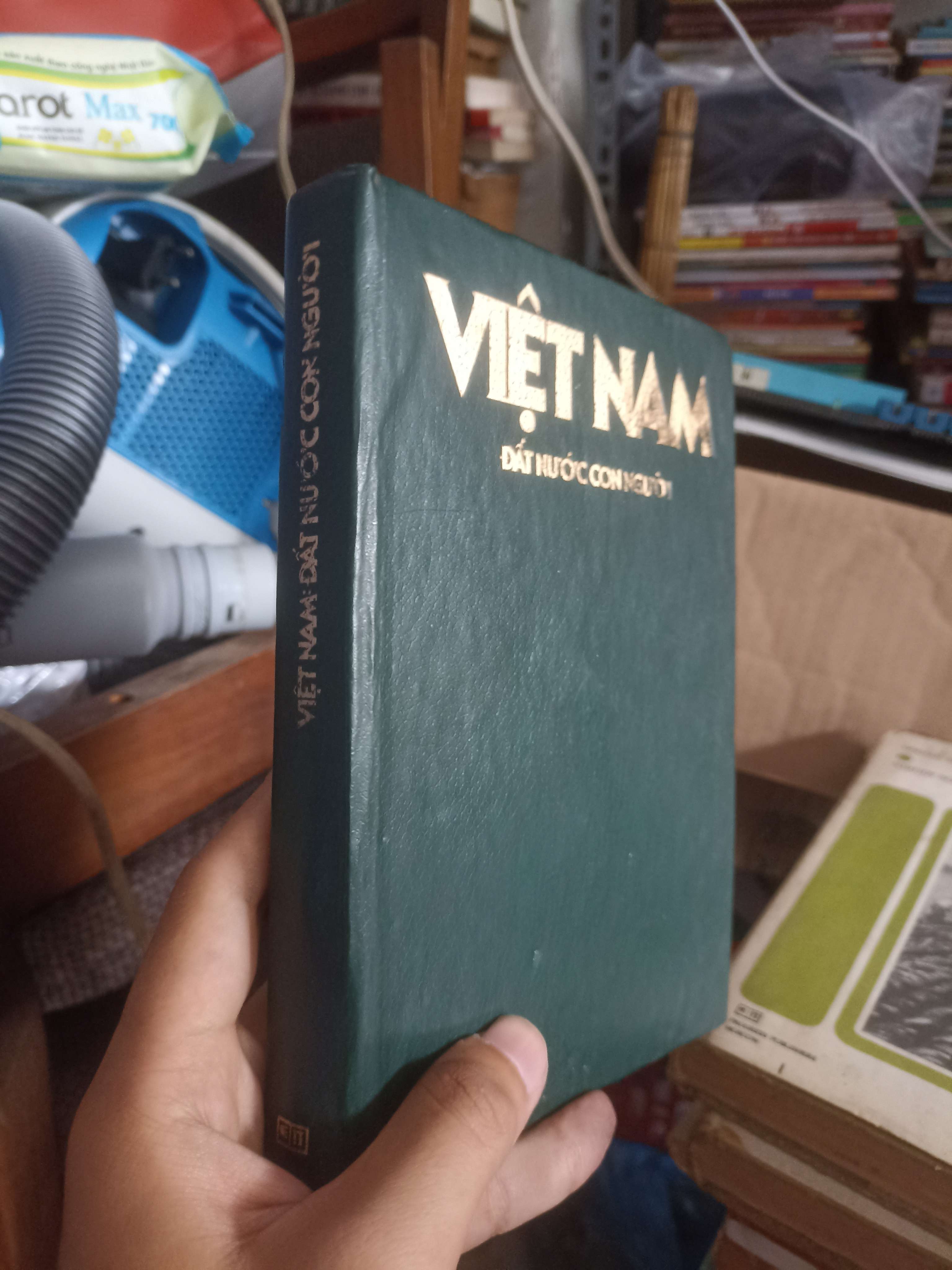 Việt Nam: Đất nước con người (Sách văn học) KSX
