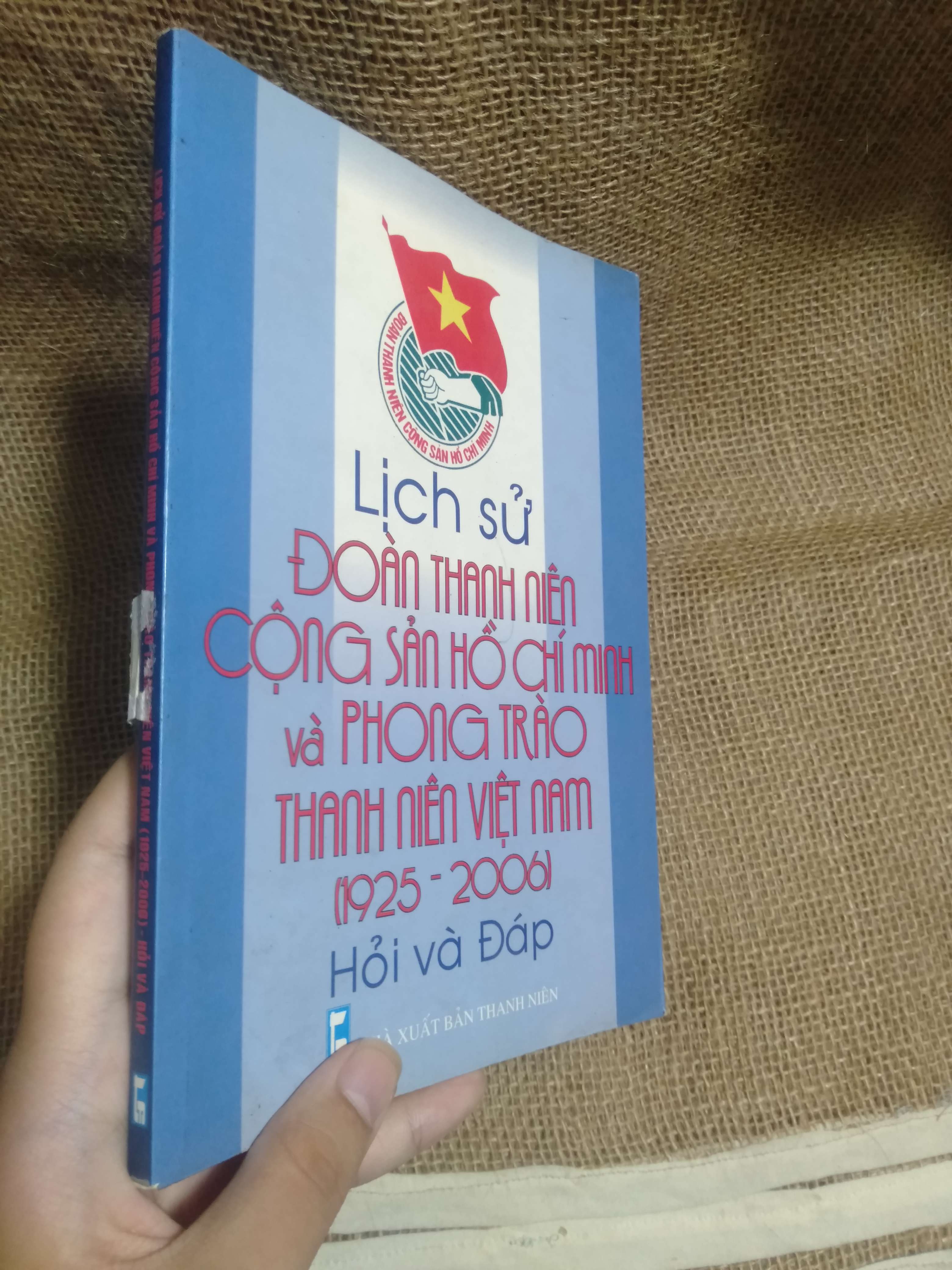 Lịch sử Đoàn thanh niên Cộng sản Hồ Chí Minh và phong trào thanh niên Việt Nam (1925 - 2006) Hỏi và đáp - Nhà xuất bản Thanh niên 2010 mới 80% ố (Lịch sử Việt Nam) HLSC