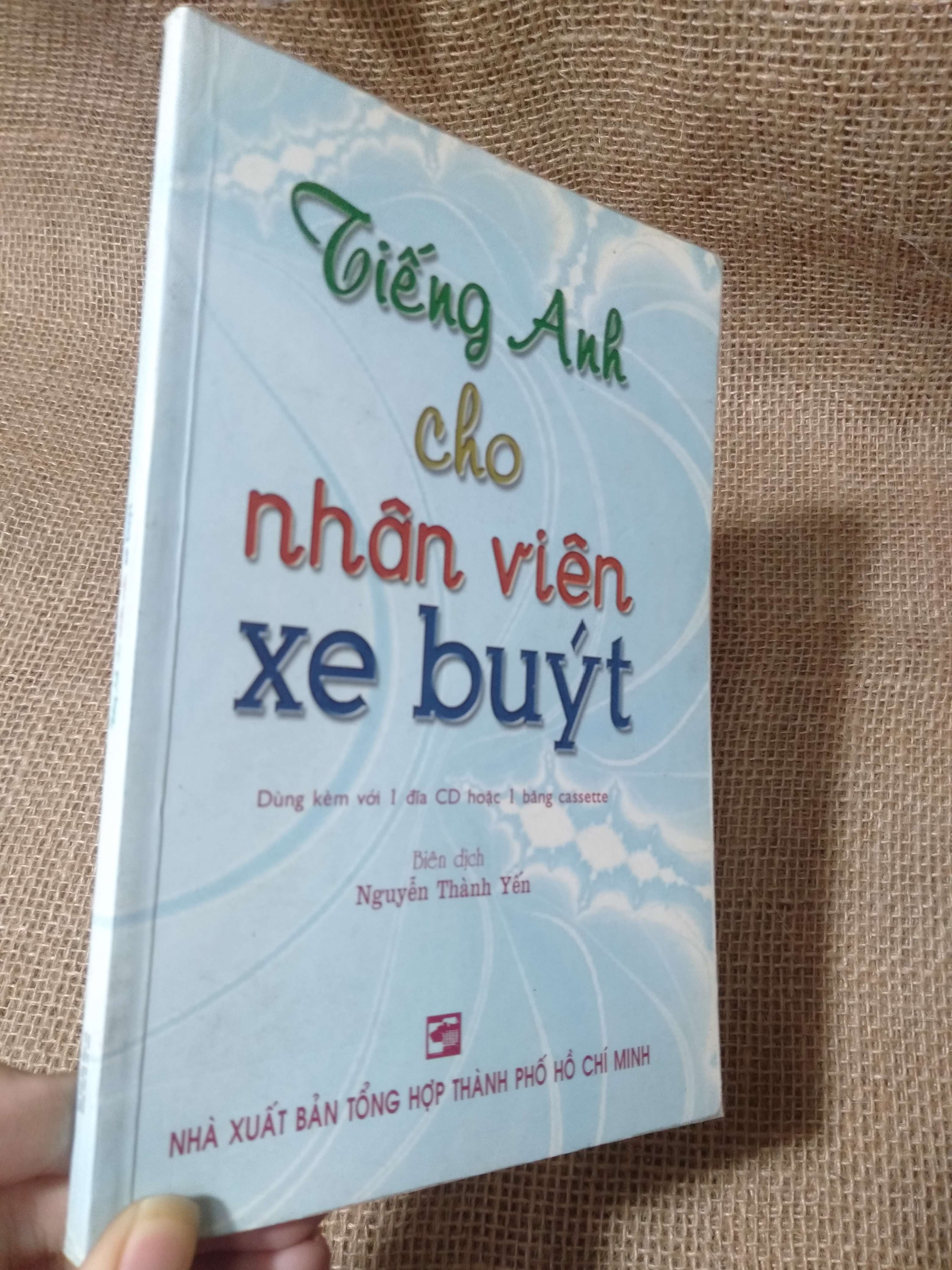 Tiếng Anh Cho Nhân Viên Xe Buýt - Nhà xuất bản Tổng hợp Thành phố Hồ Chí Minh 2005 mới 90% (Sách học ngoại ngữ) HLSC