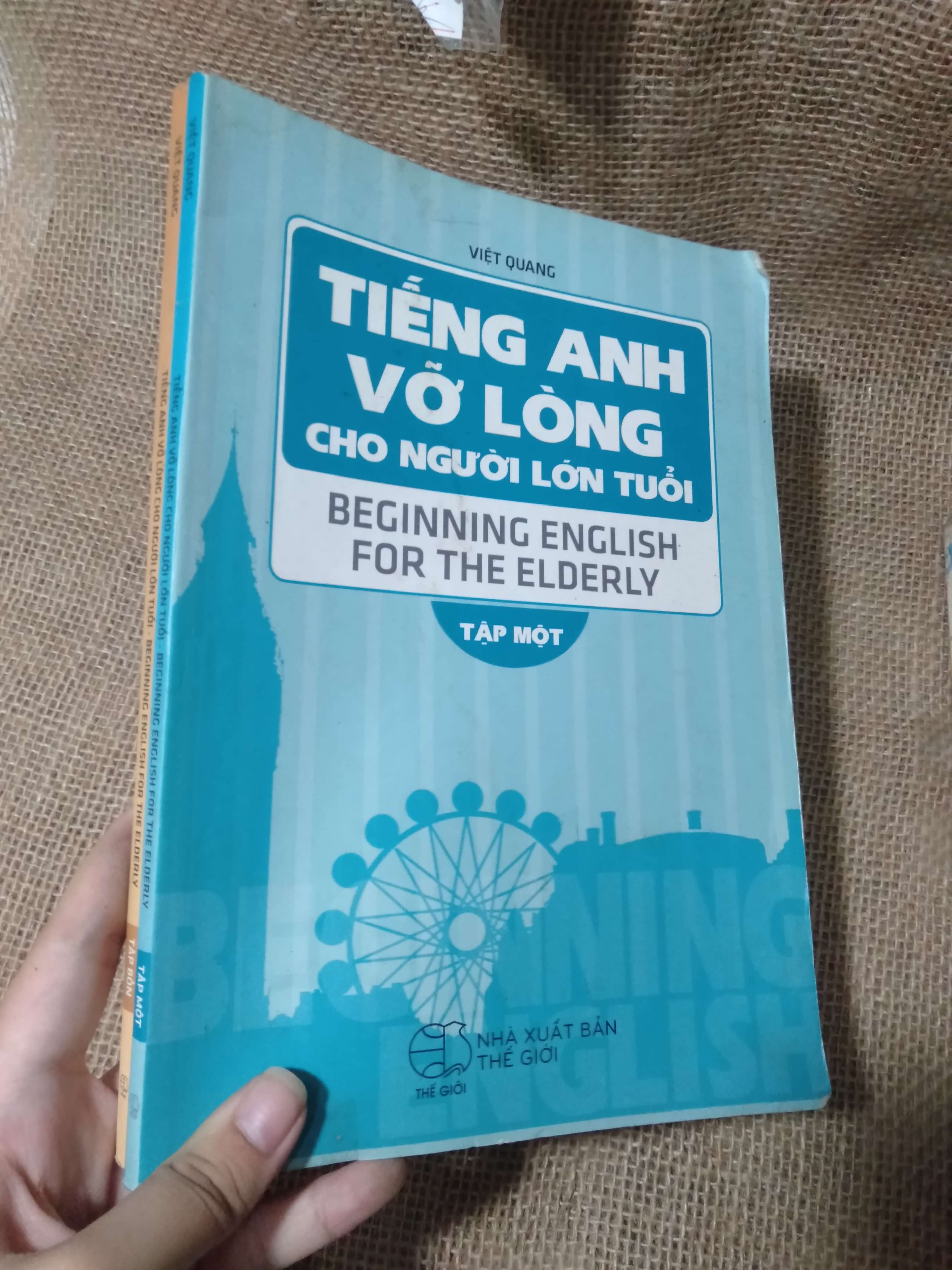 Tiếng Anh Vỡ Lòng Cho Người Lớn Tuổi — Việt Quang mới 90% (Sách học ngoại ngữ) HLSC