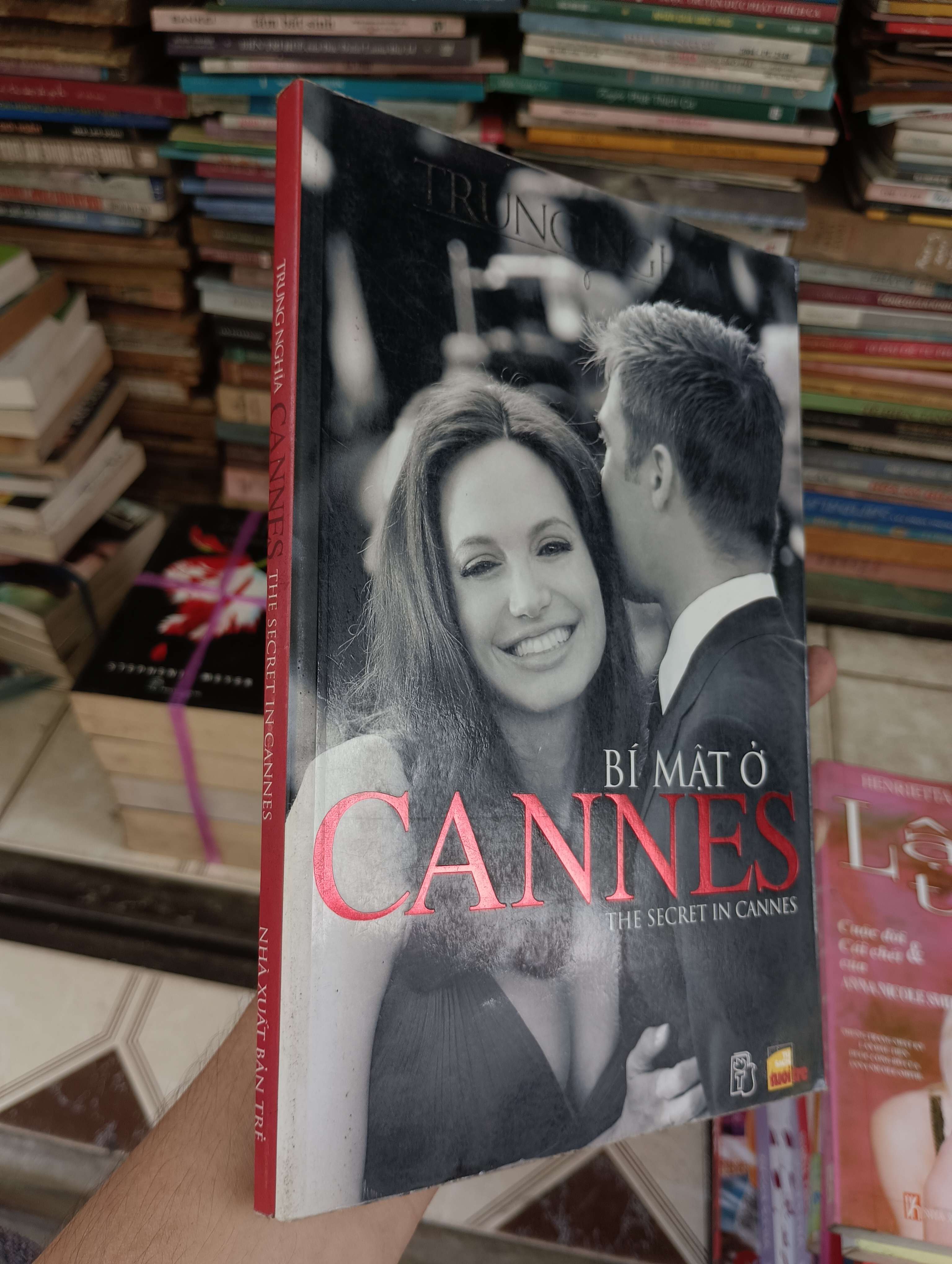 Bí mật ở Cannes (The Secret in Cannes) - Trung Nghĩa 2007 (Sách văn học) BGB