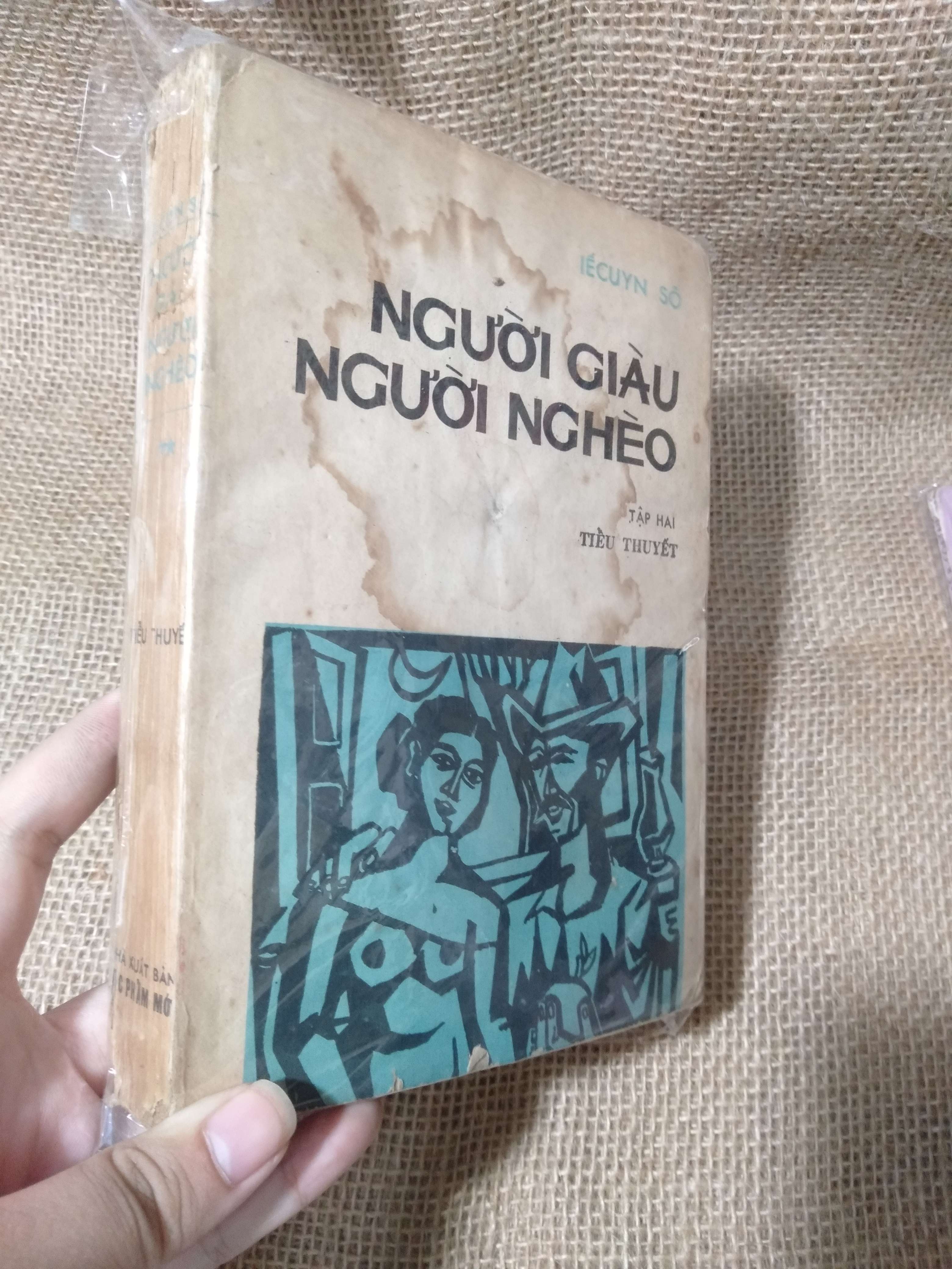 Người Giàu Người Nghèo — Irwin Shaw (Iêcuyn Xô) mới 70% ố nặng,rách (Tiểu Thuyết) HLSC