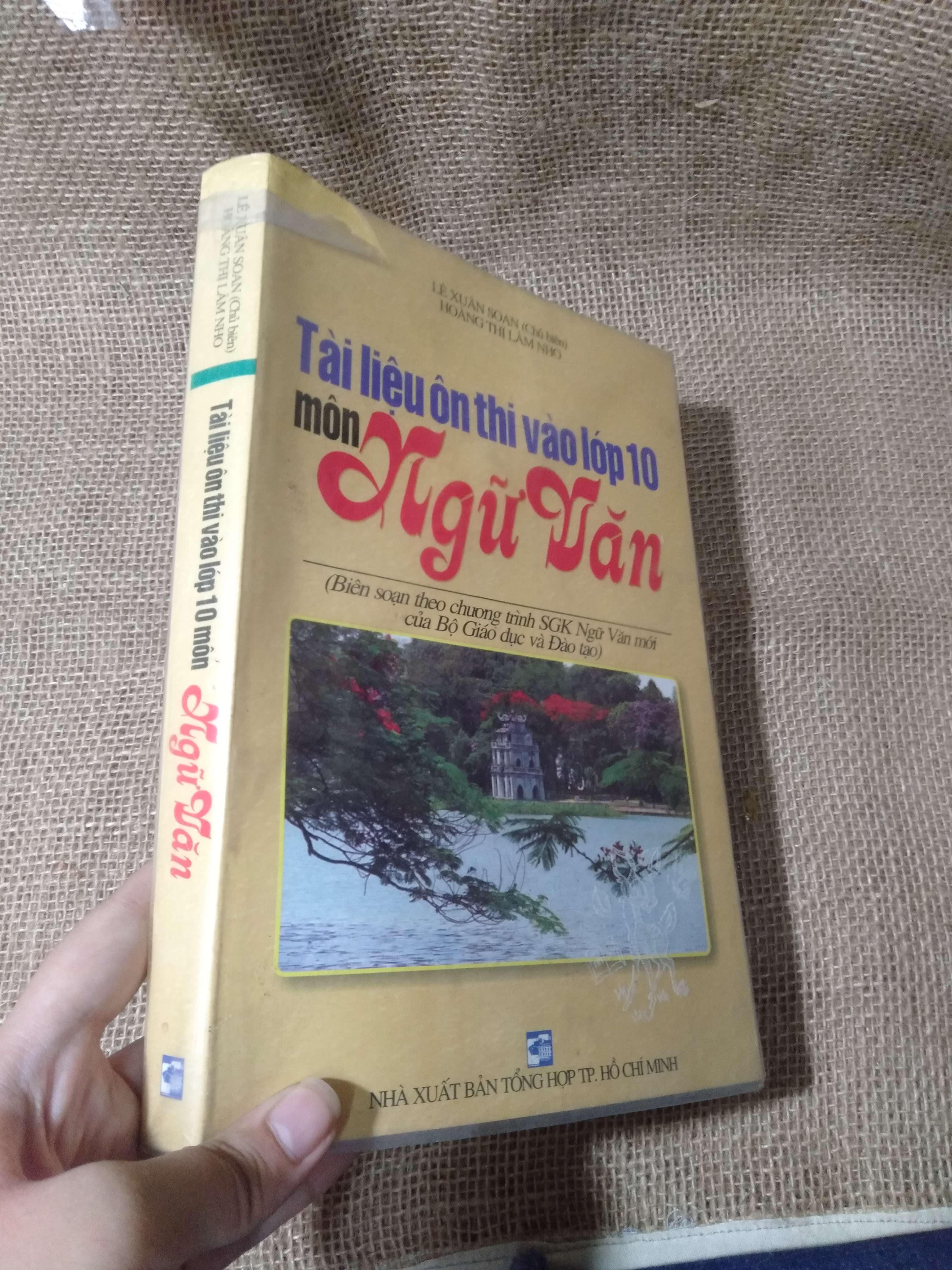 Tài liệu ôn thi vào lớp 10 môn Ngữ văn — Nhà xuất bản Tổng hợp TP. Hồ Chí Minh 2011 mới 80% ố nhẹ (Tham khảo - luyện thi) HLSC