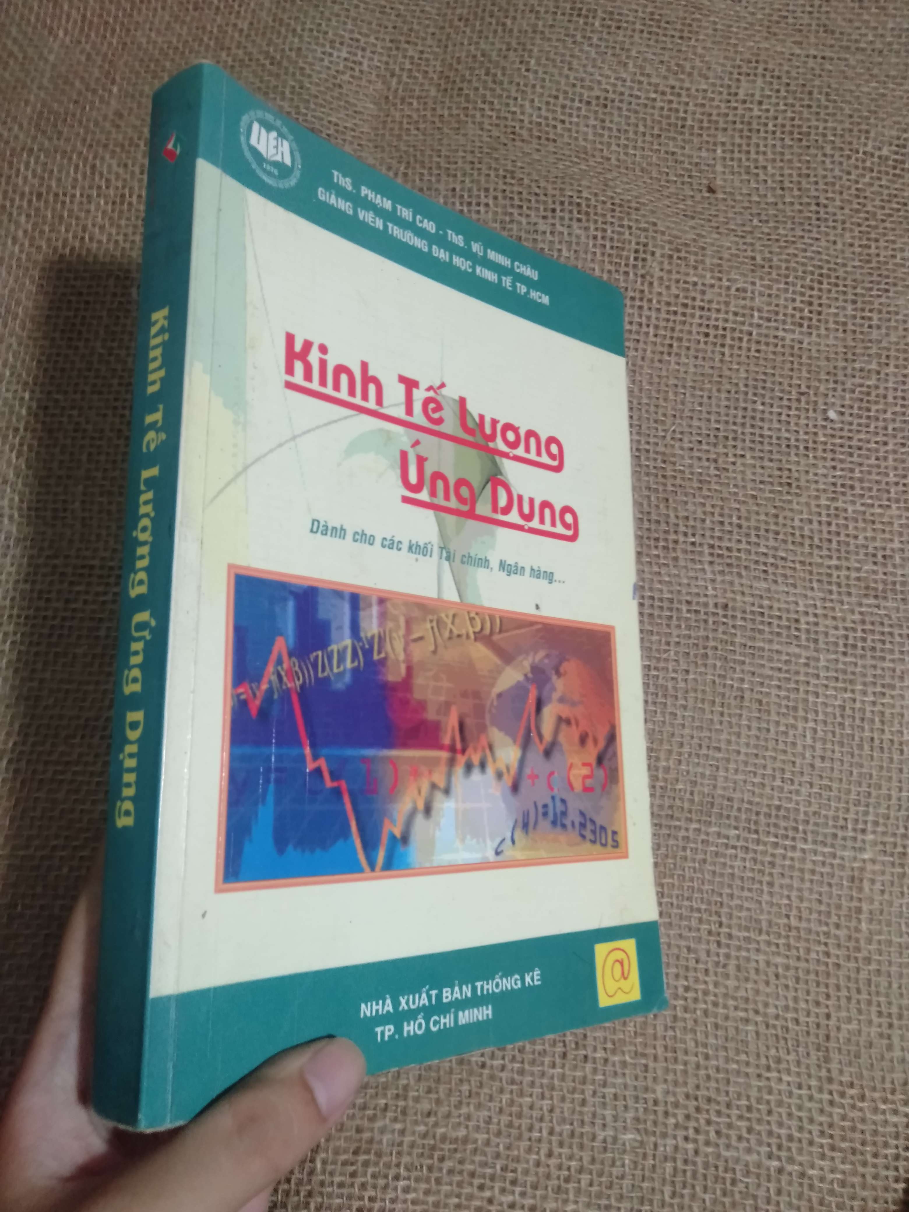 Kinh tế lượng ứng dụng (Dành cho các khối Tài chính, Ngân hàng...) - ThS. Phạm Trí Cao - ThS. Vũ Minh Châu 2009 mới 90% móp góc nhẹ vài trang bị note bằng dạ quang (Sách kinh tế - tài chính - chứng khoán) HCM