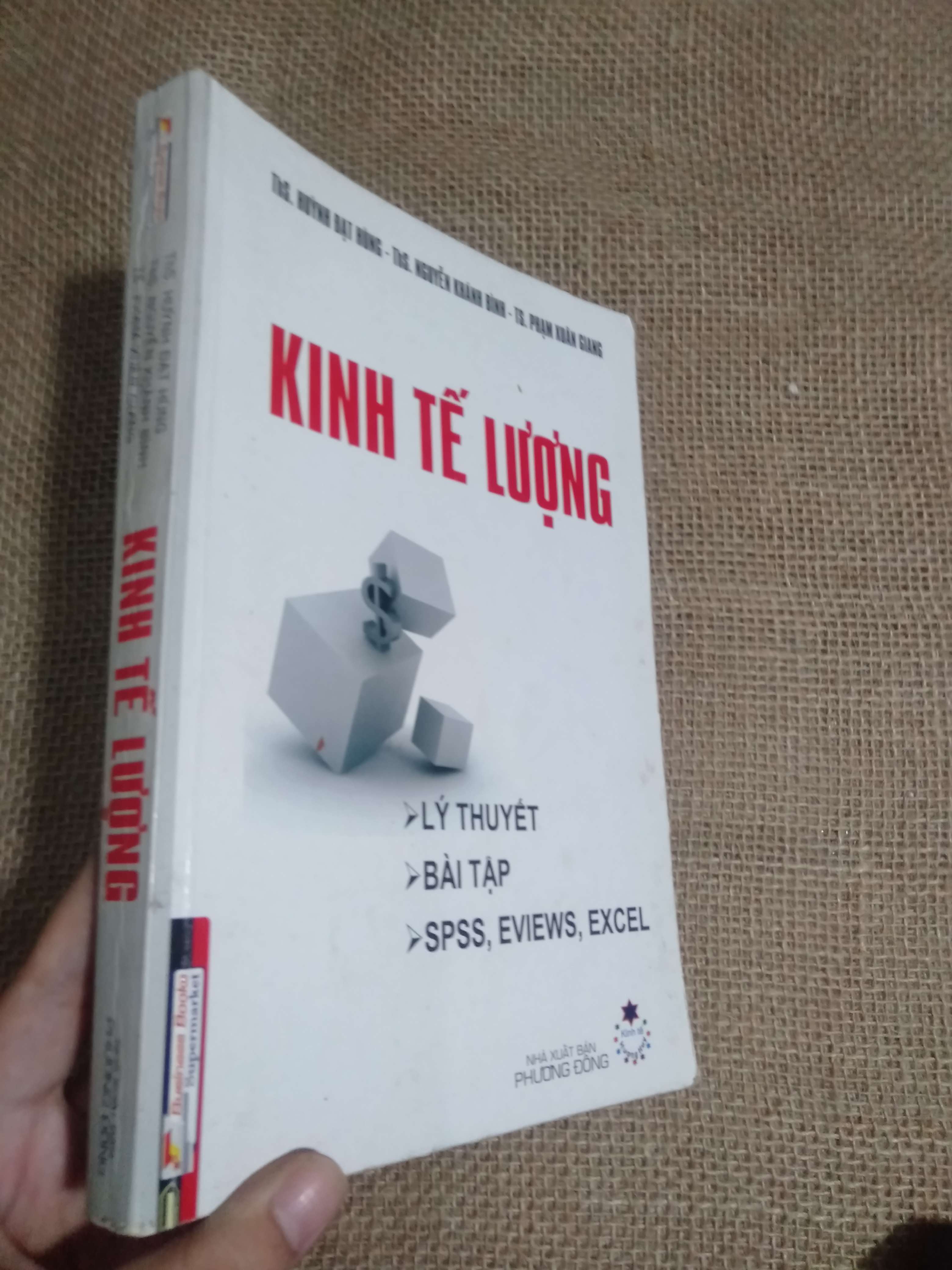 Kinh Tế Lượng (Lý thuyết - Bài tập - SPSS, Eviews, Excel) - ThS. Huỳnh Đạt Hùng - ThS. Nguyễn Khánh Bình - TS. Phạm Xuân Giang 2011 mới 80% có vài trang bị ghi (Sách kinh tế - tài chính - chứng khoán) HCM