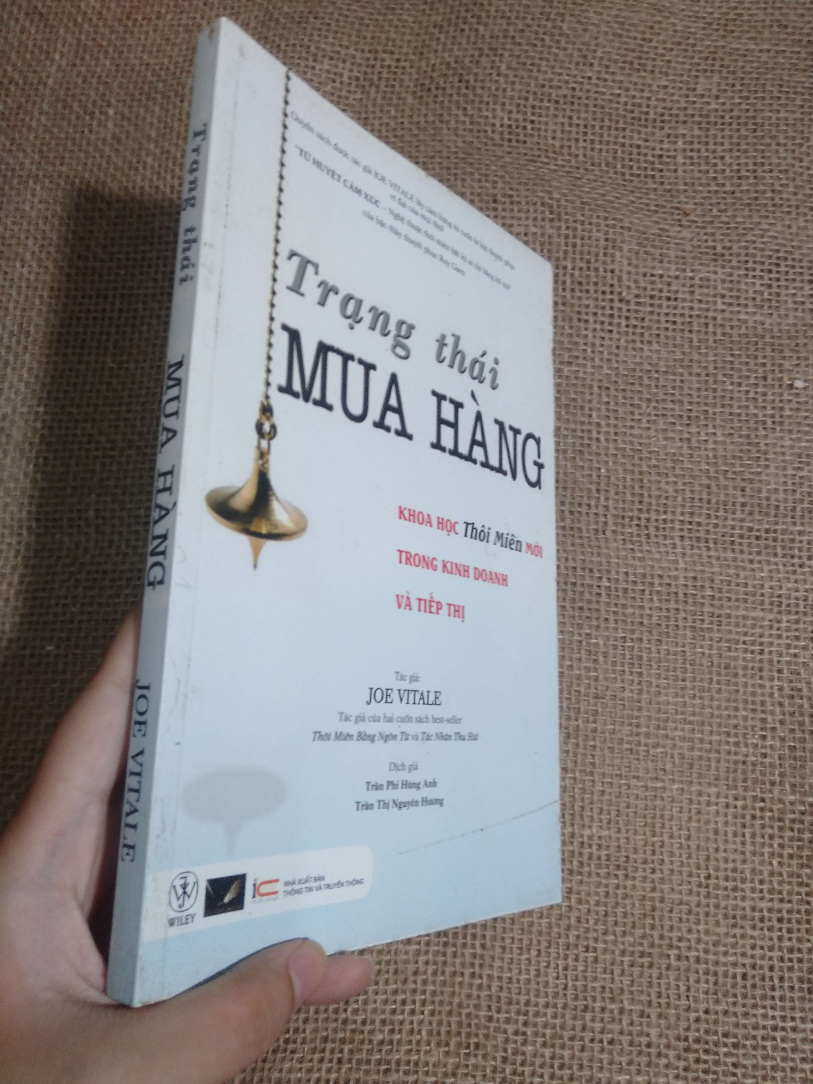 Trạng thái mua hàng (Khoa học thôi miên mới trong kinh doanh và tiếp thị) - Joe Vitale 2014 mới 90% (Kinh doanh - Marketing) HCM