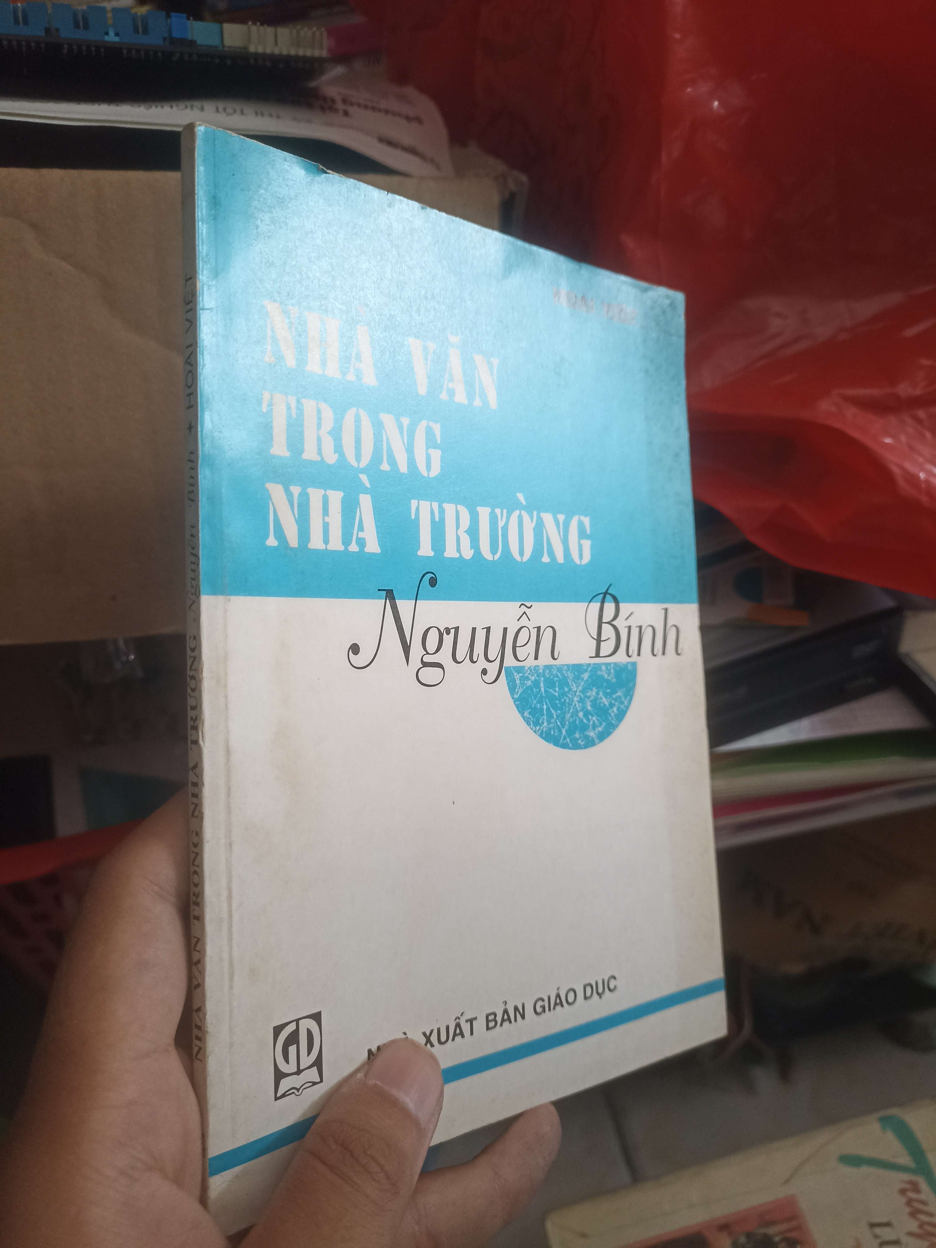 Nhà Văn Trong Nhà Trường - Nguyễn Bính (Hoài Việt) (Sách văn học) KSX