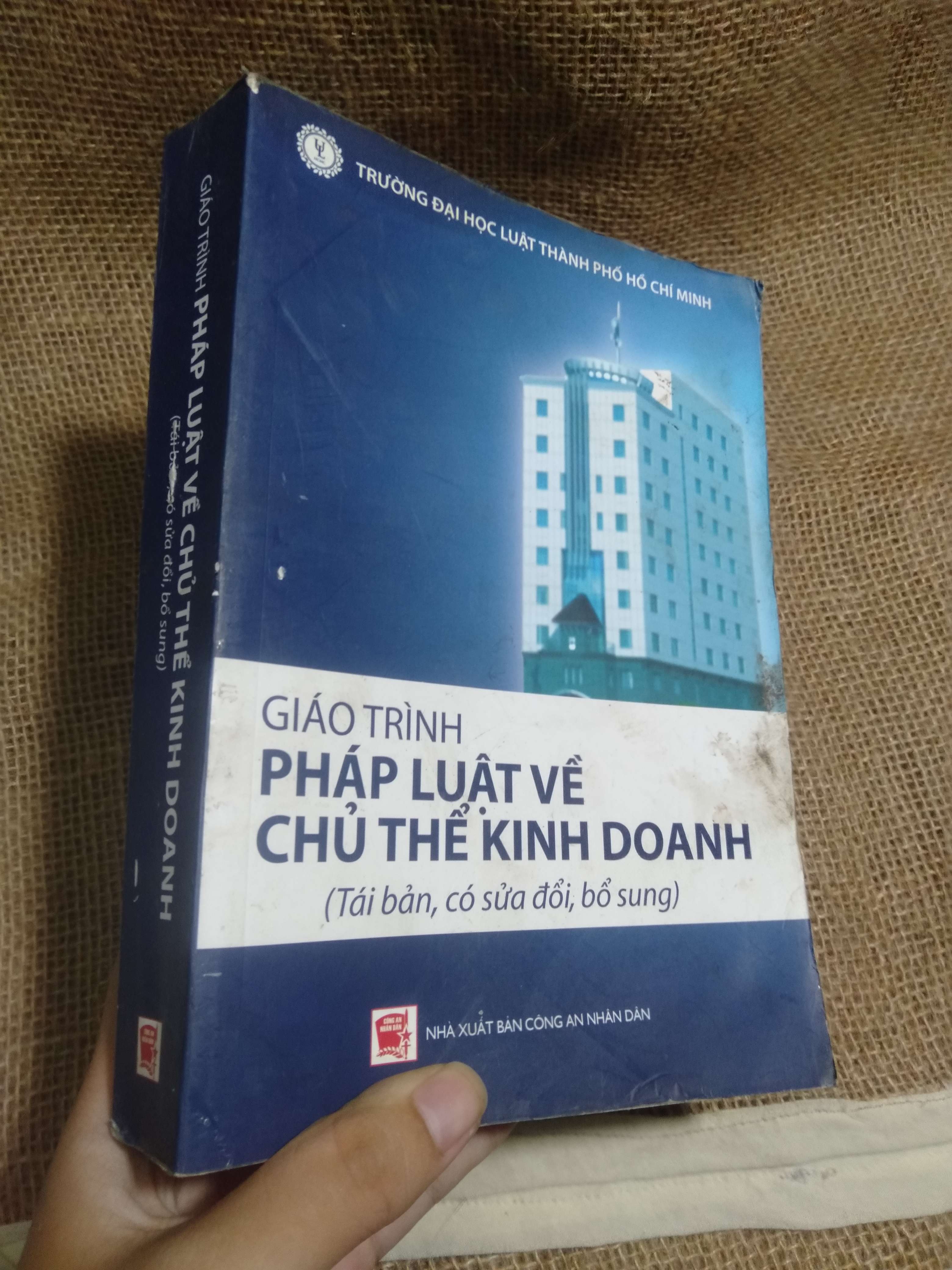 Giáo trình pháp luật về chủ thể kinh doanh - Nhà xuất bản Công An Nhân Dân 2024 mới 80% móp góc (Sách chính trị - pháp lý) HLSC