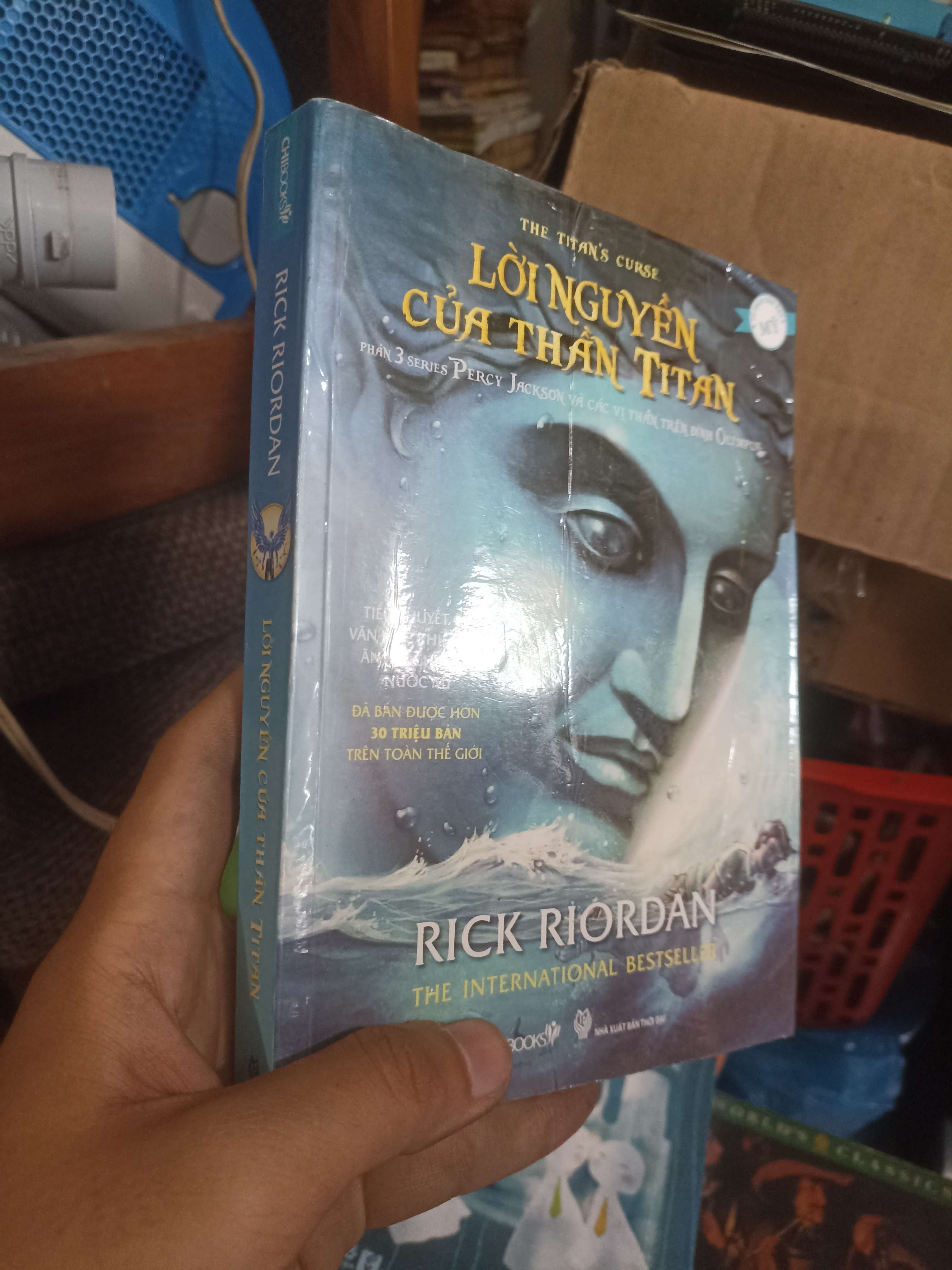 Lời nguyền của thần Titan (The Titan's Curse - Percy Jackson phần 3) - Rick Riordan (Tiểu Thuyết) KSX
