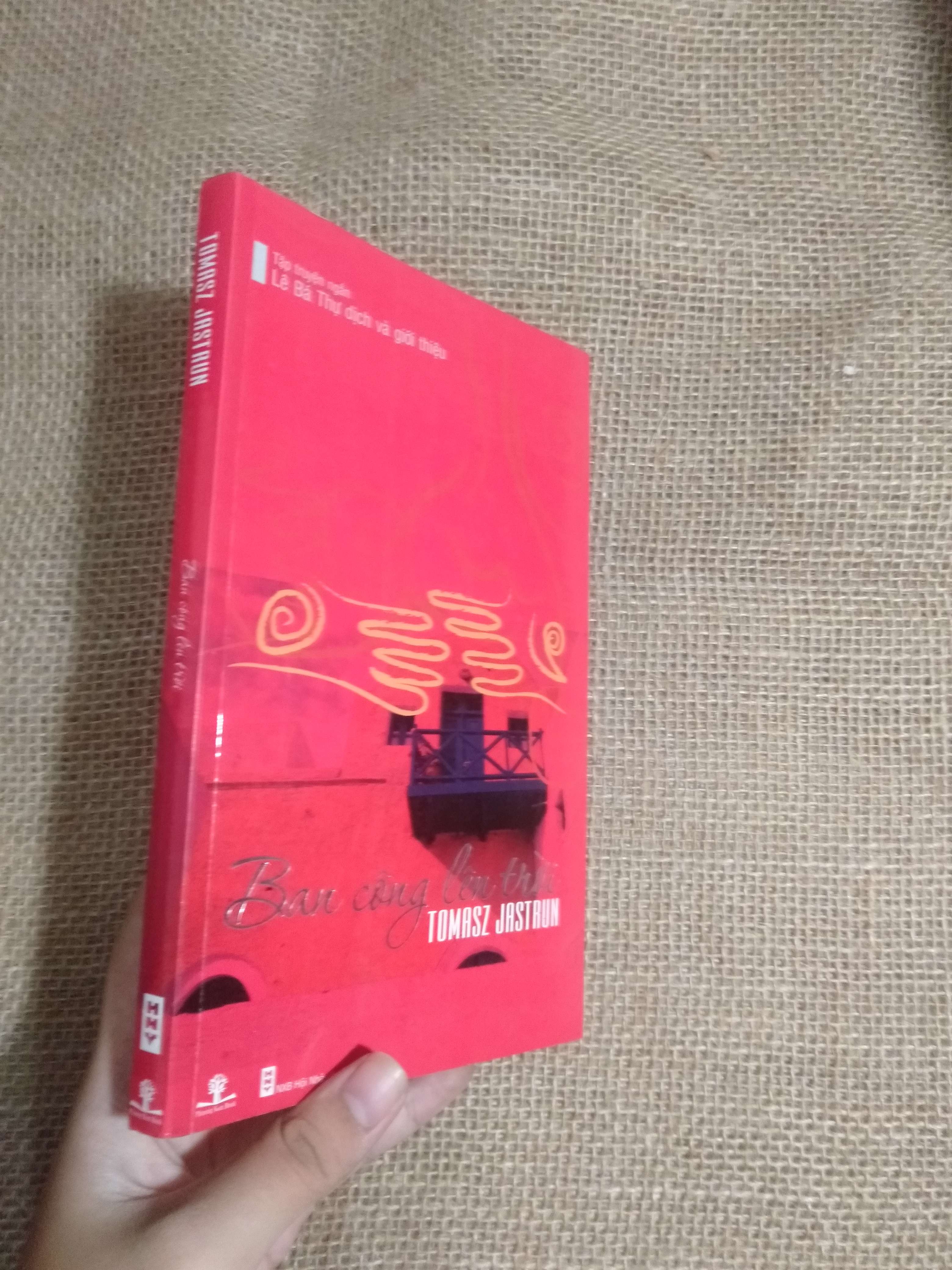 Ban công lên trời - Tomasz Jastrun 2012 mới 90% (Truyện Ngắn) HCM