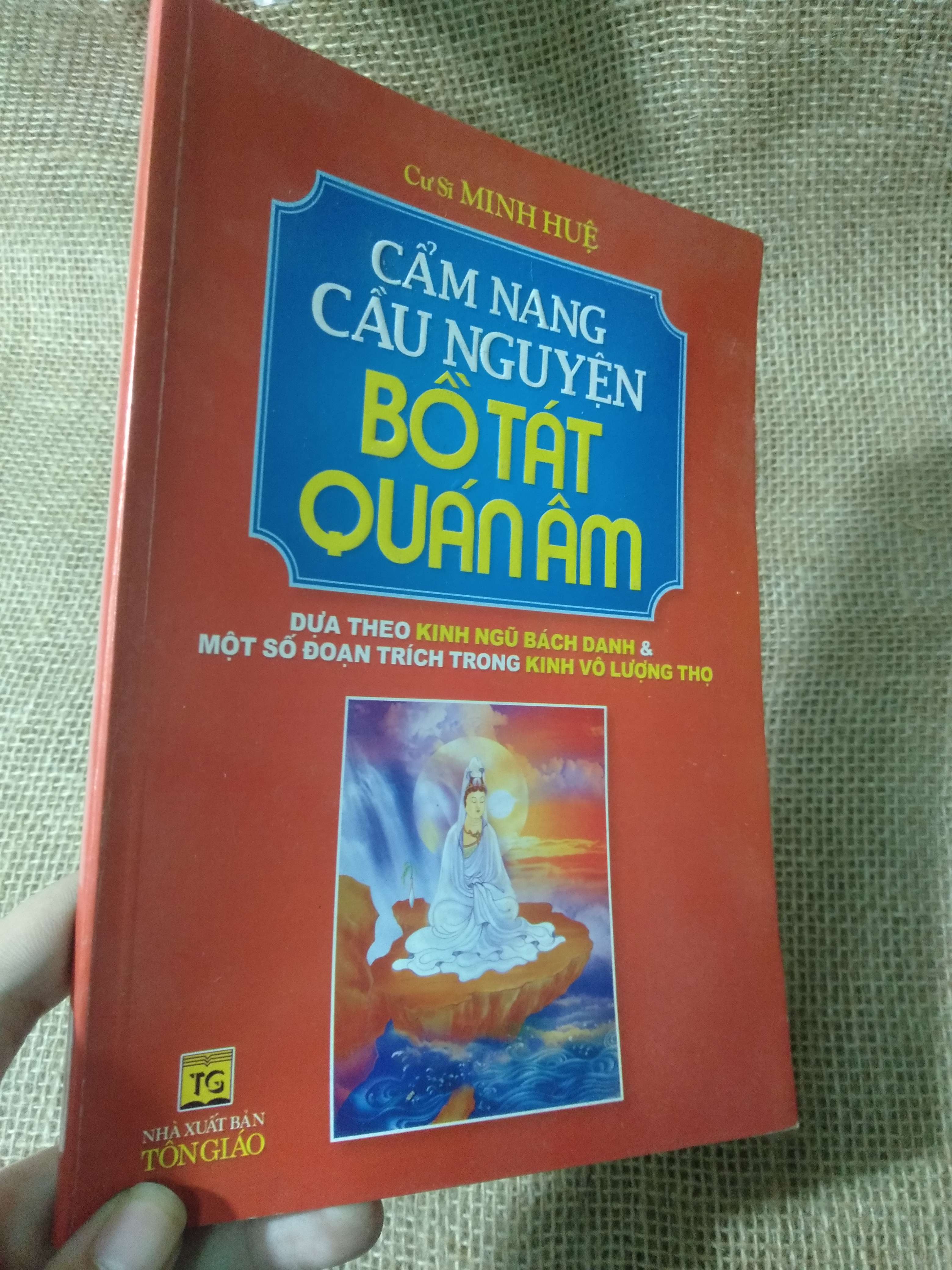 Cẩm Nang Cầu Nguyện Bồ Tát Quán Âm — Cư sĩ Minh Huệ 2013 mới 80% (Phật giáo) HLSC