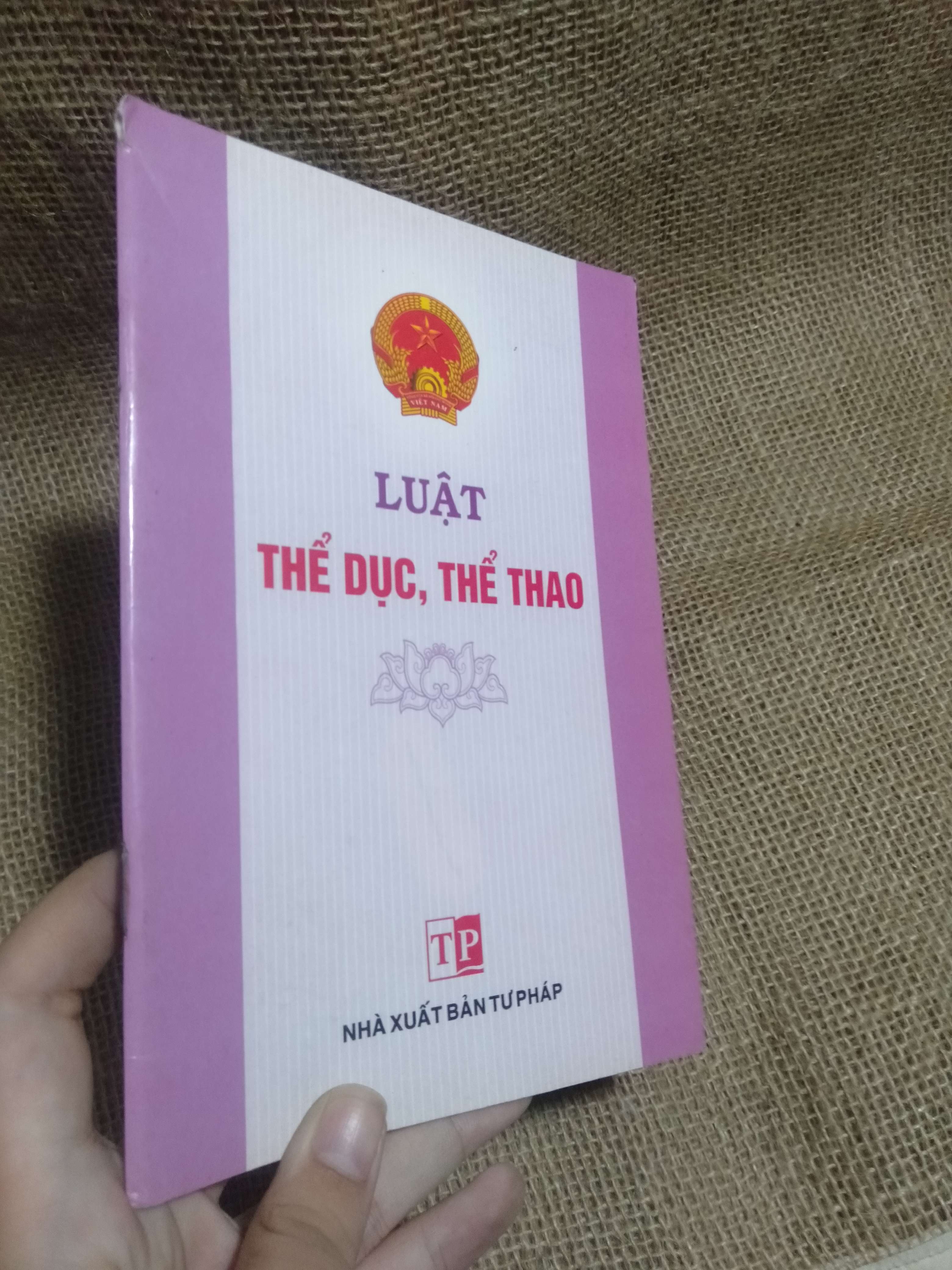 Luật thể dục,thể thao - Nhà xuất bản Tư Pháp 2010 mới 90% (Sách chính trị - pháp lý) HLSC