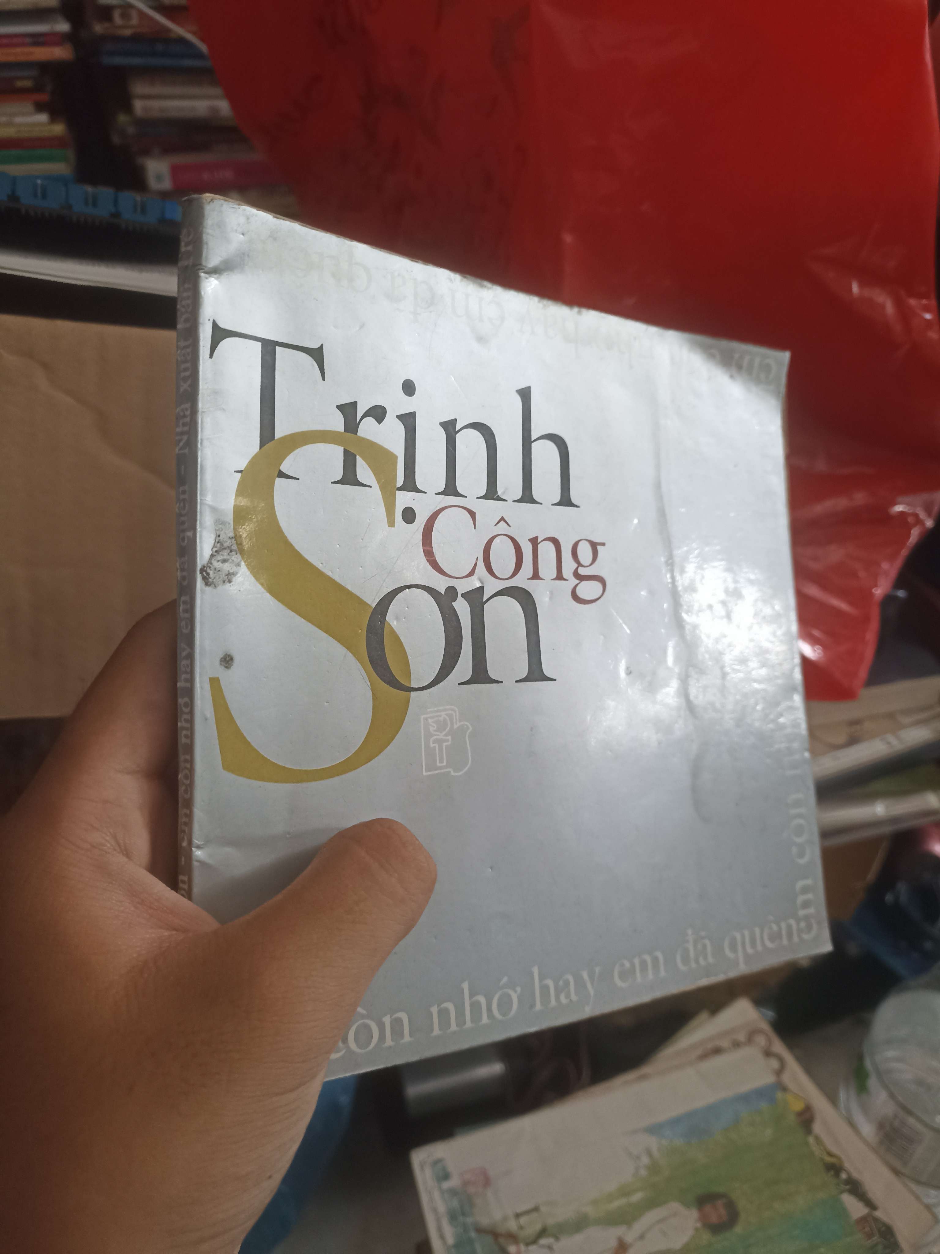 Trịnh Công Sơn - Còn Nhớ Hay Em Đã Quên (Sách văn học) KSX
