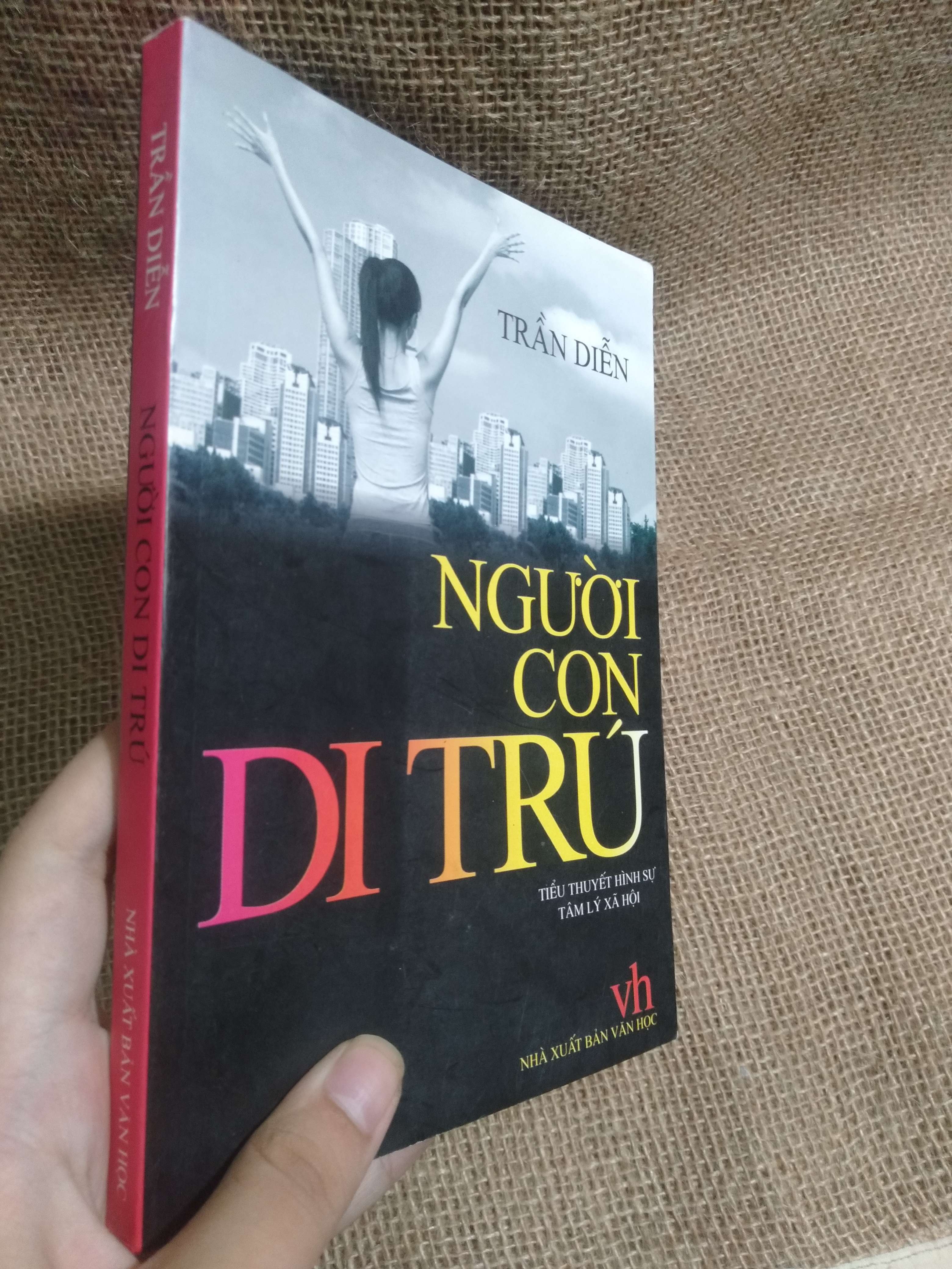 Người con di trú - Trần Diễn 2009 mới 90% hơi. móp góc (Tiểu Thuyết) HLSC
