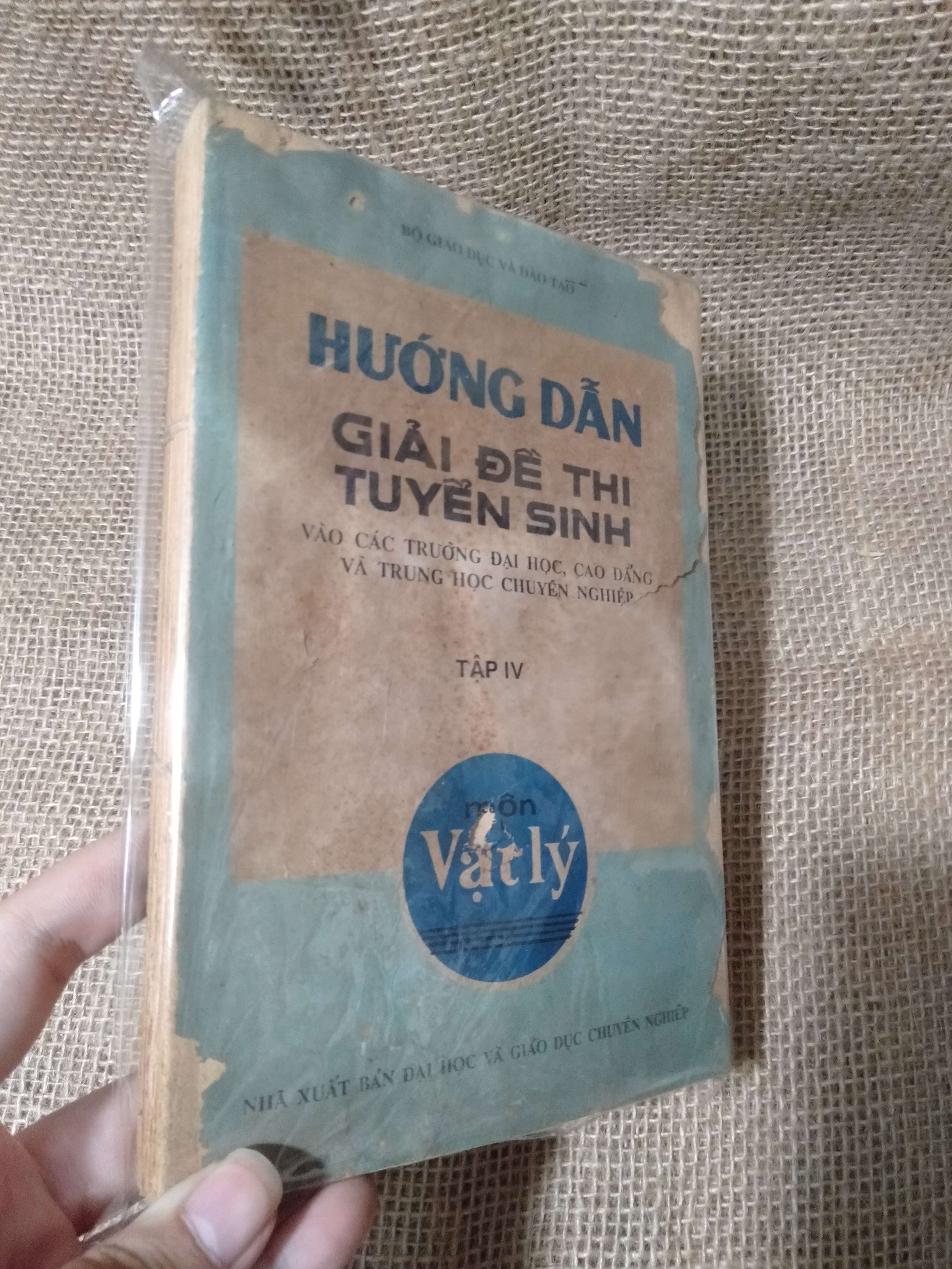 Hướng Dẫn Giải Đề Thi Tuyển Sinh Vào Các Trường Đại Học, Cao Đẳng Và Trung Học Chuyên Nghiệp - Nhà xuất bản Đại học và Giáo dục chuyên nghiệp mới 70% ố nặng,rách (Kiến thức - kỹ năng cho con) HLSC