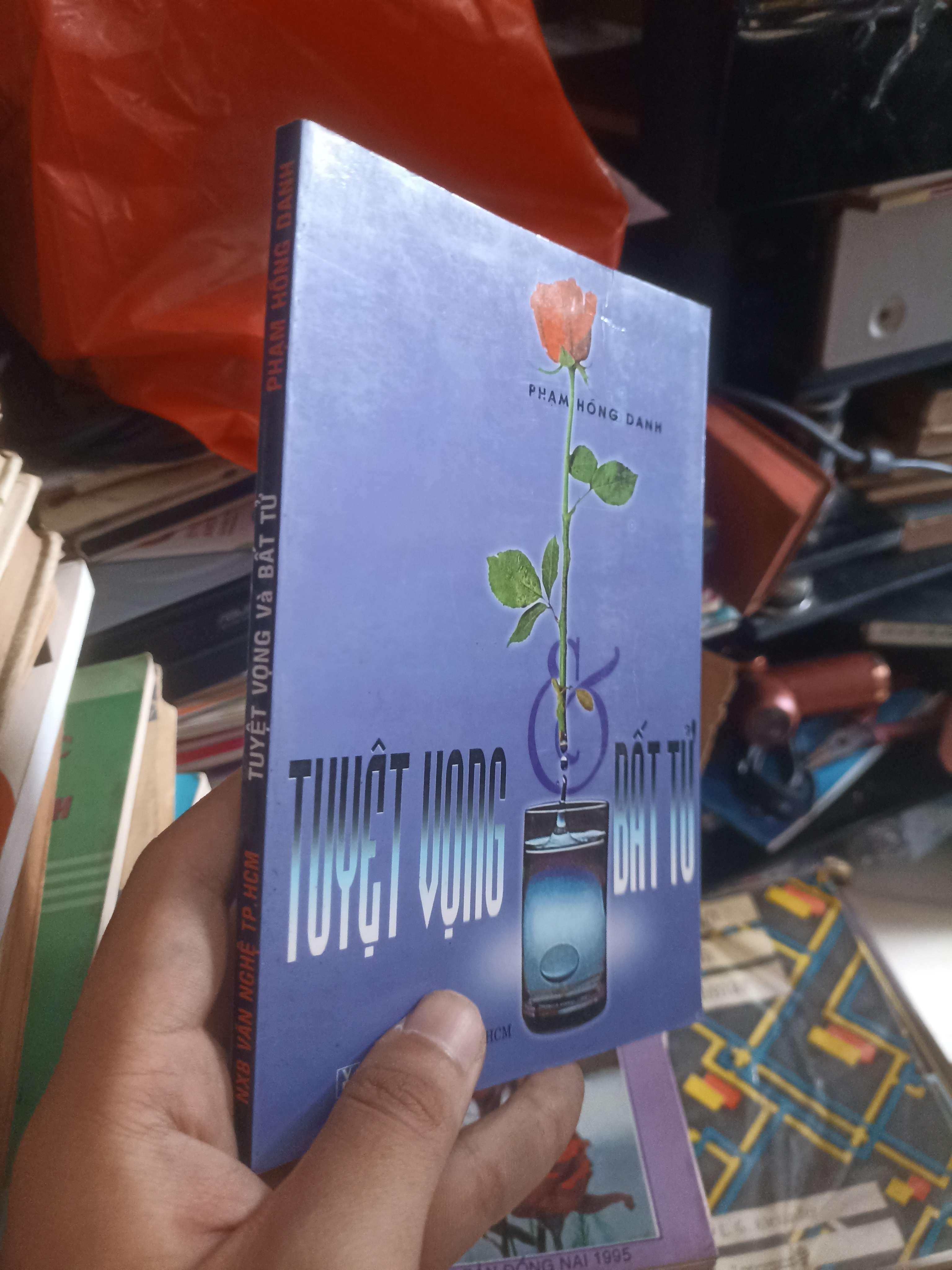 Tuyệt vọng và bất tử - Phạm Hồng Danh (Sách văn học) KSX