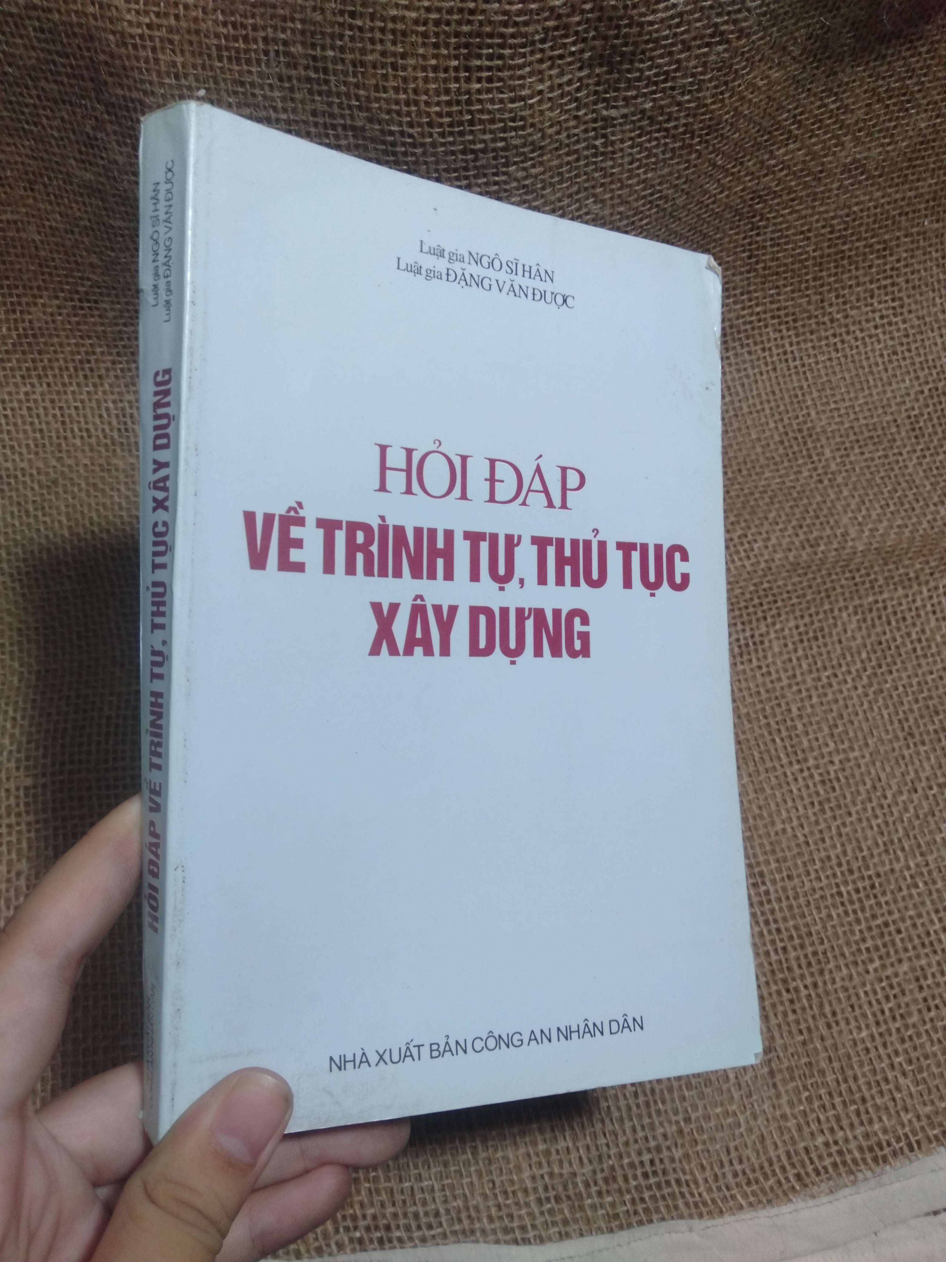 Hỏi đáp về trình tự, thủ tục xây dựng — Luật gia Ngô Sĩ Hàn, Luật gia Đặng Văn Được 2004 mới 90% móp góc (Sách kỹ năng) HLSC