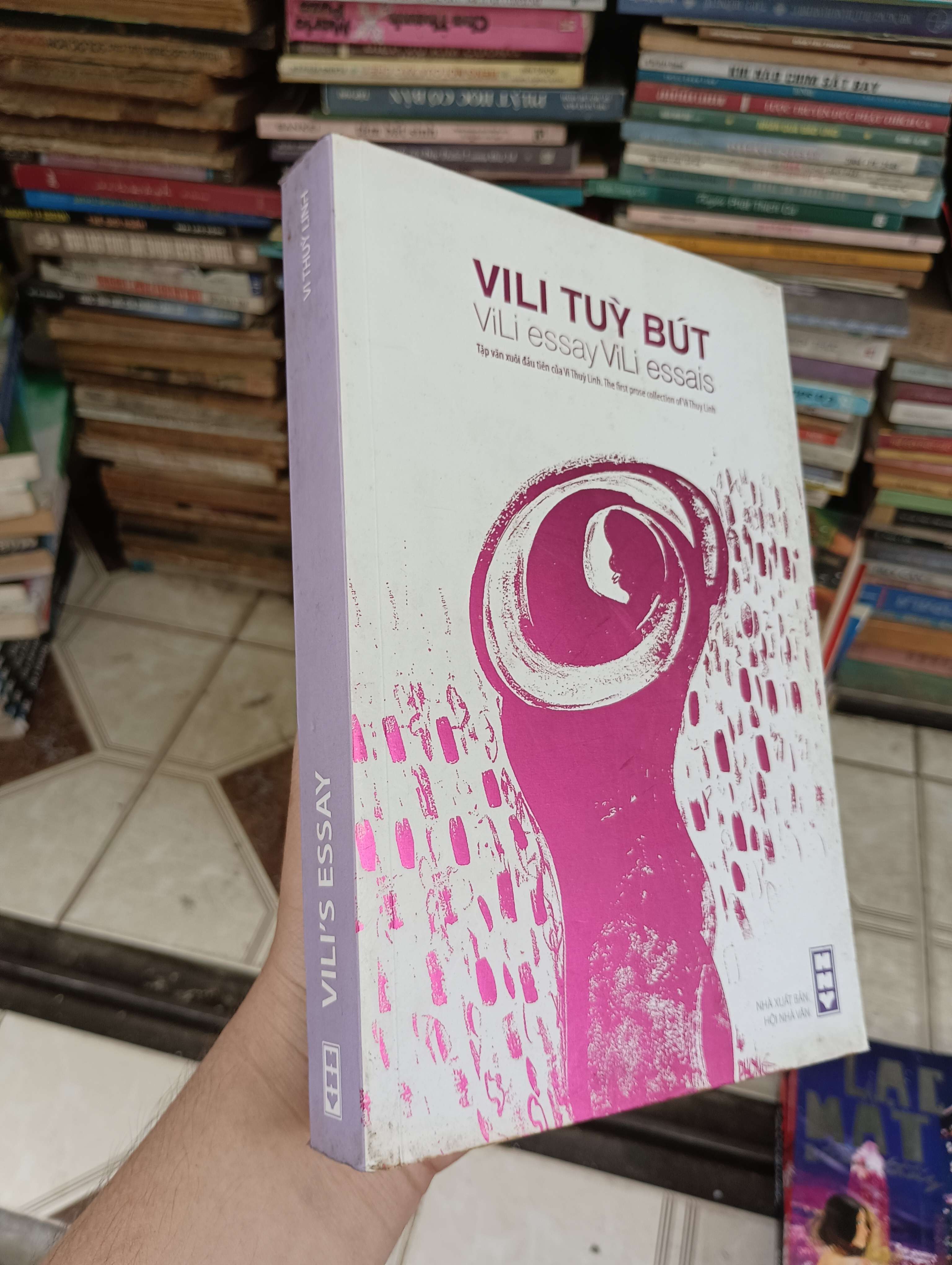 Vili tùy bút - Vi Thuỳ Linh 2012 (Sách văn học) BGB